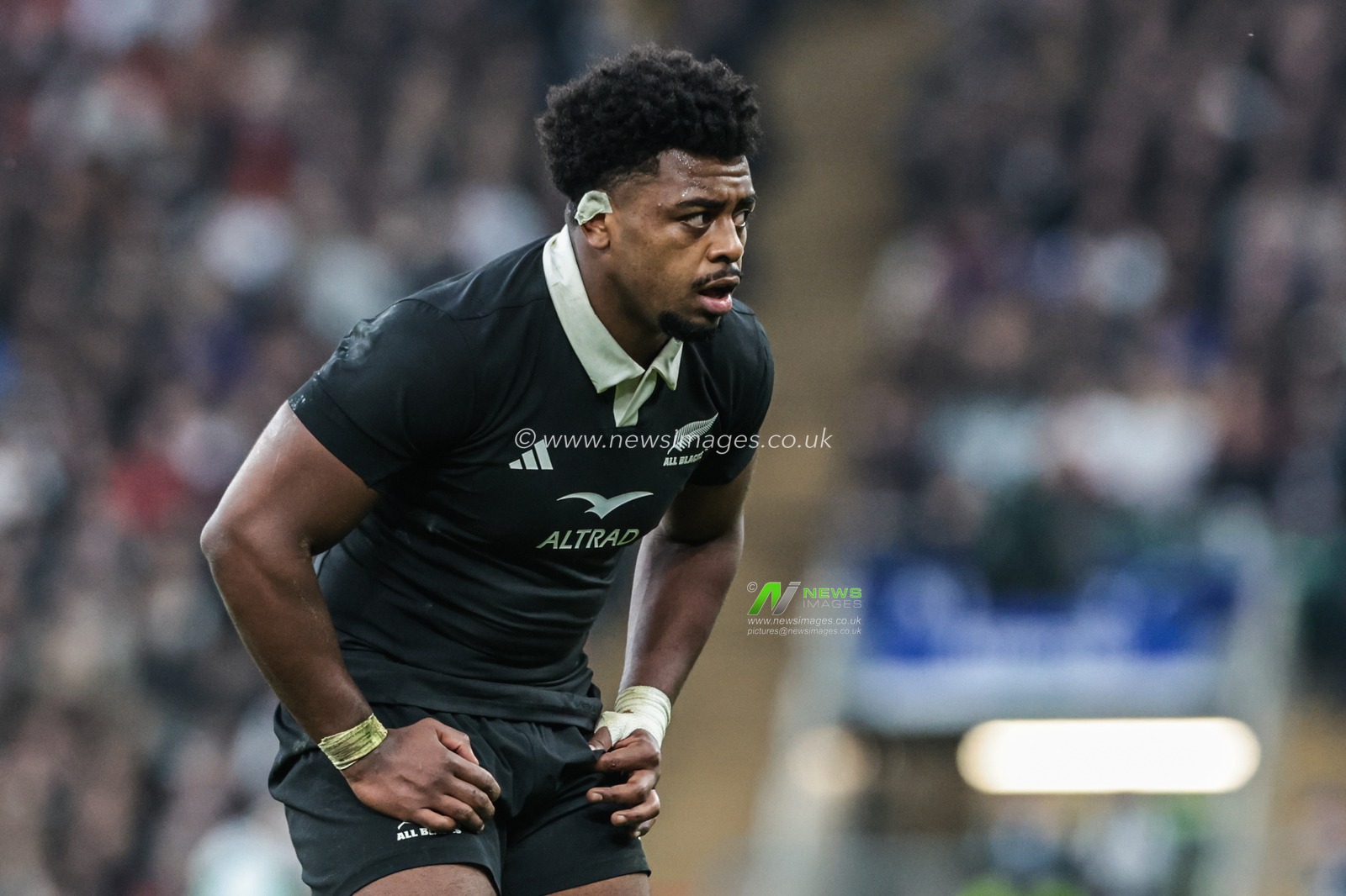 Peter Lakai of New Zealand looks on during the Quilter Nations Series 2025 match England vs New Zealand at Allianz Stadium, Twickenham, United Kingdom, 15th November 2025

(Photo by Mark Cosgrove/News Images)

*** GER AUT SUI OUT ***