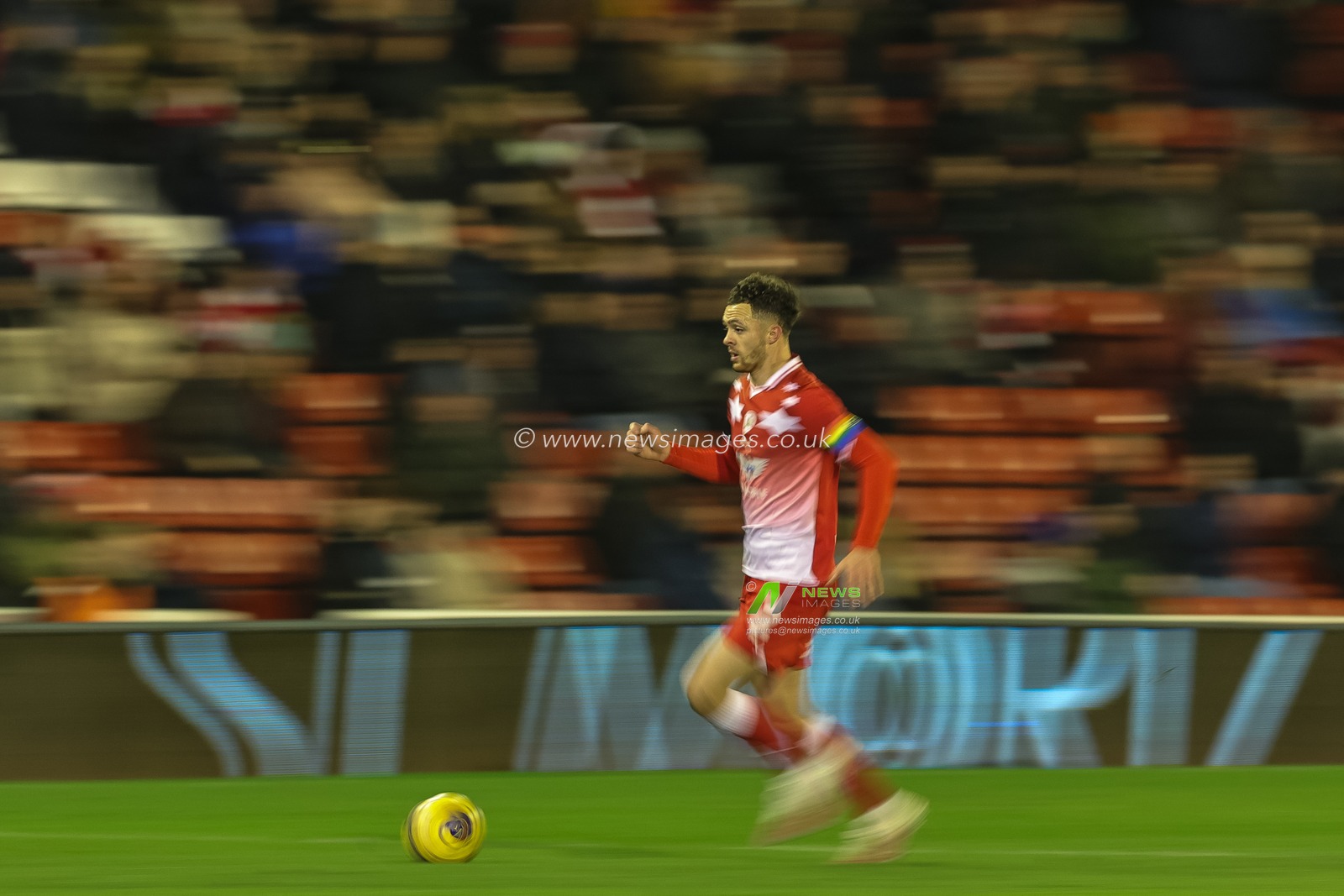 Jordan Williams #2 of Barnsley breaks with the ball during the Sky Bet League 1 match Barnsley vs Wycombe Wanderers at Oakwell, Barnsley, United Kingdom, 28th November 2023

(Photo by Mark Cosgrove/News Images)