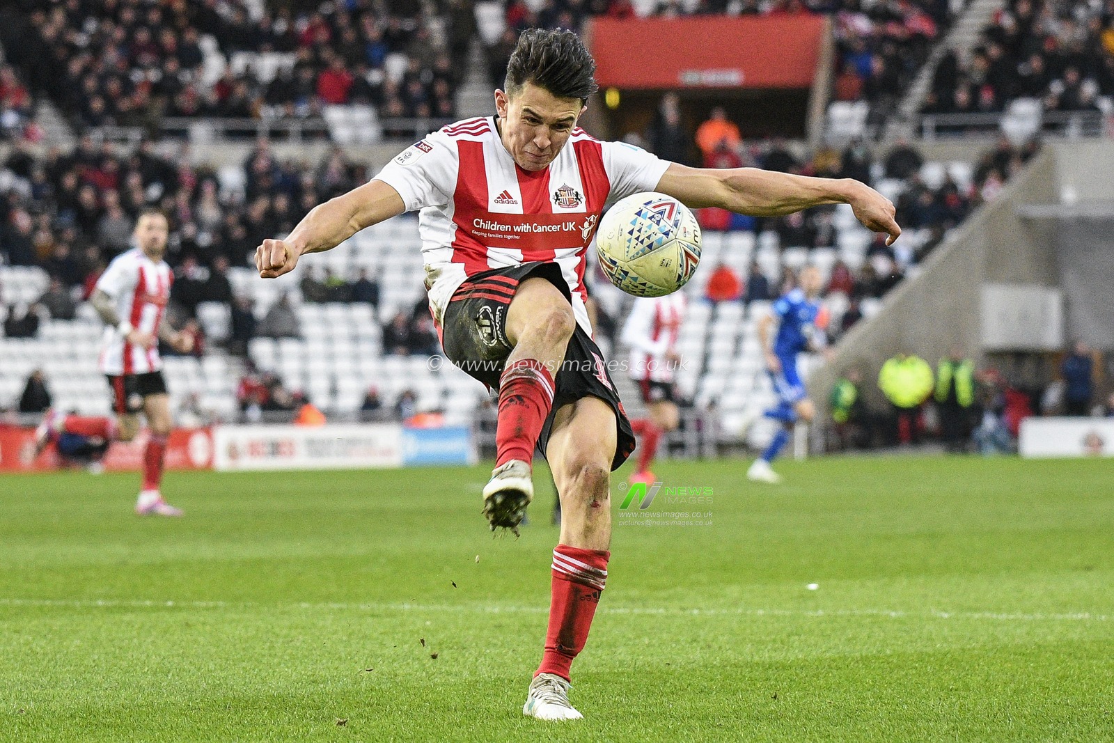 8th February 2020, Stadium Of Light, Sunderland, England; Sky Bet League 1, Sunderland v Ipswich Town : Luke O'Nien (13) of Sunderland clears the danger