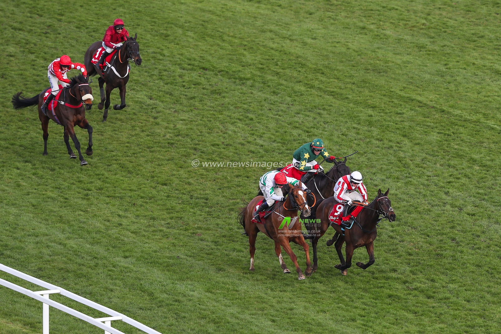 Miss Gina Andrews on Latenightpass leads the Glenfarclas Cross Country Chase during the Cheltenham Festival 2025 Style Wednesday at Cheltenham Racecourse, Cheltenham, United Kingdom, 12th March 2025

(Photo by Gareth Evans/News Images)