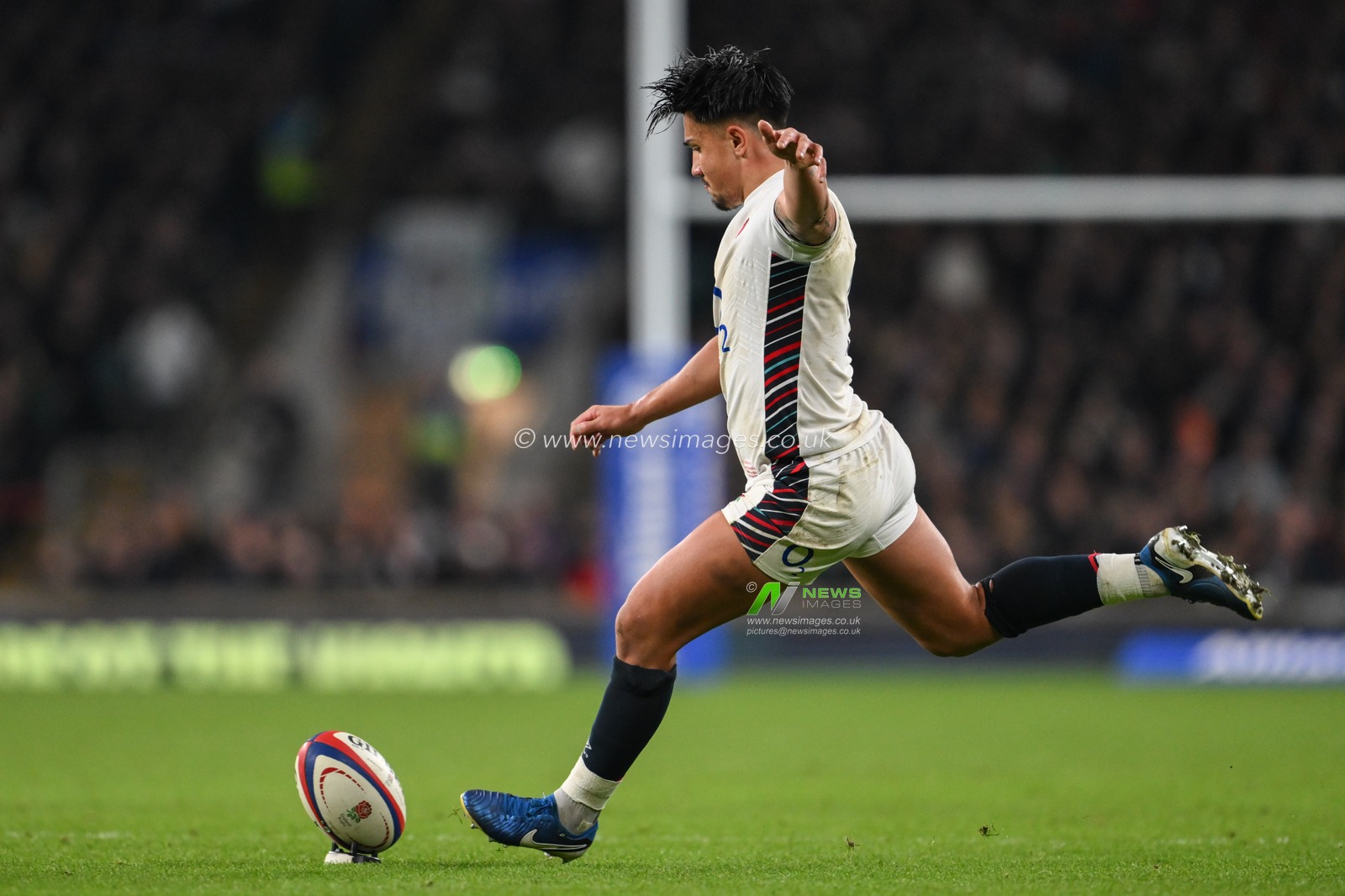 Marcus Smith of England scores a penalty during the Autumn Nations Series match England vs South Africa at Allianz Stadium,, Twickenham, United Kingdom, 16th November 2024

(Photo by Craig Thomas/News Images)