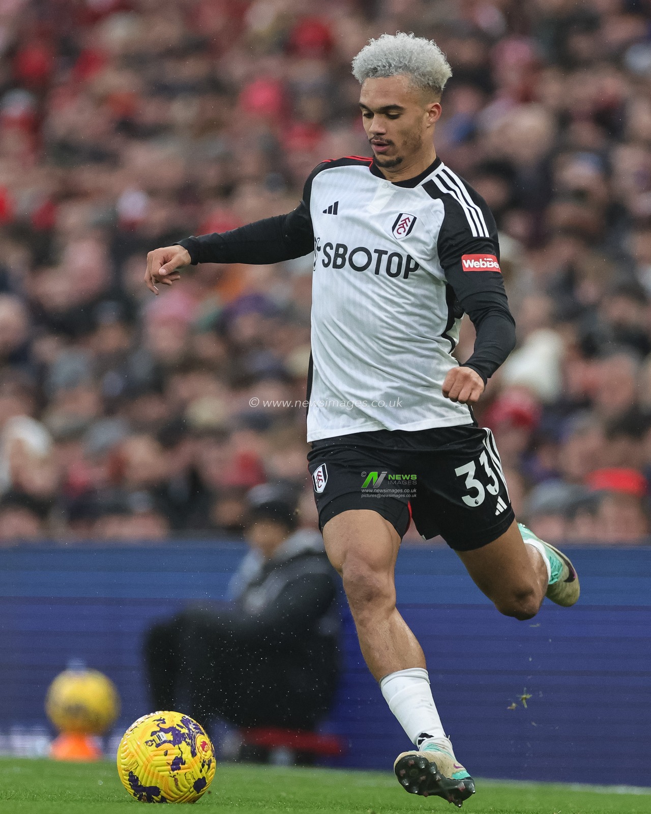 Antonee Robinson #33 of Fulham during the Premier League match Liverpool vs Fulham at Anfield, Liverpool, United Kingdom, 3rd December 2023

(Photo by Mark Cosgrove/News Images)