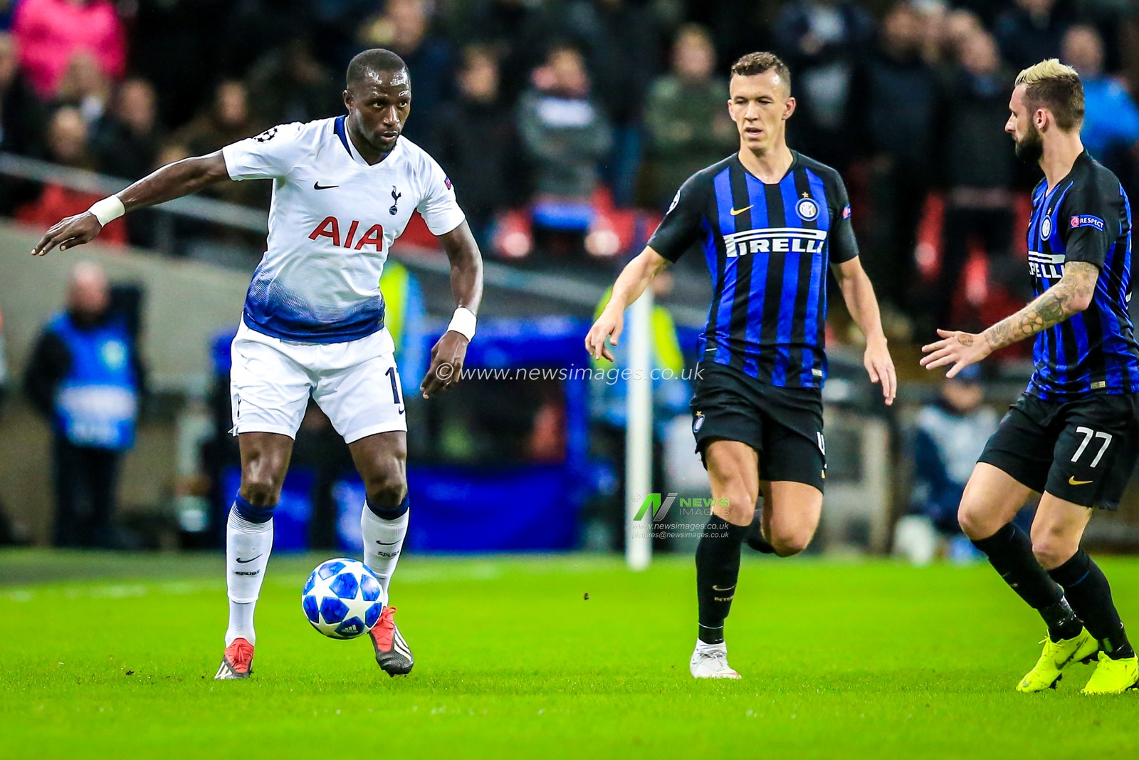 28th November 2018, Wembley Stadium, London, England; UEFA Champions League, Tottenham v Inter Milan ; Moussa Sissoko (17) of Tottenham with the ball.


Credit: Georgie Kerr/News Images