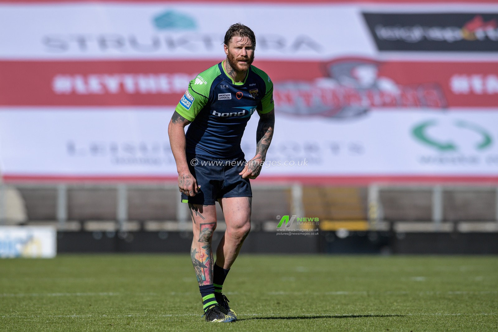 Chris McQueen (17) of Huddersfield Giants in action during the game