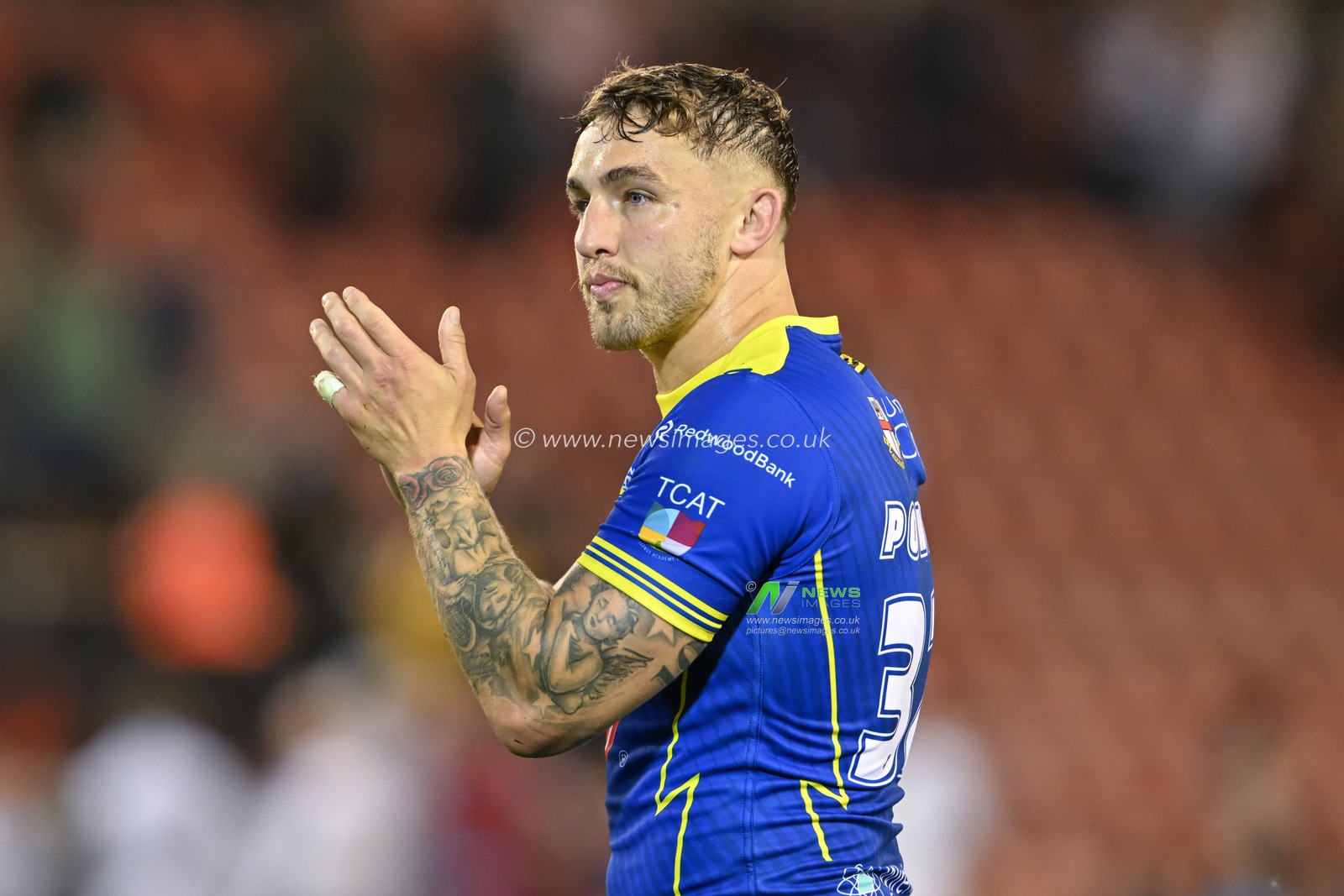 Sam Powell of Warrington Wolves claps fans at full time during the Betfred Super League Round 24 match Leigh Leopards vs Warrington Wolves at Leigh Sports Village, Leigh, United Kingdom, 30th August 2024

(Photo by Cody Froggatt/News Images)