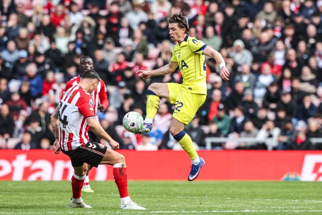 Conor Gallagher of Tottenham Hotspur controls the ball during the Premier League match Sunderland vs Tottenham Hotspur at Stadium Of Light, Sunderland, United Kingdom on 12 April 2026

(Photo by Alfie Cosgrove/News Images)