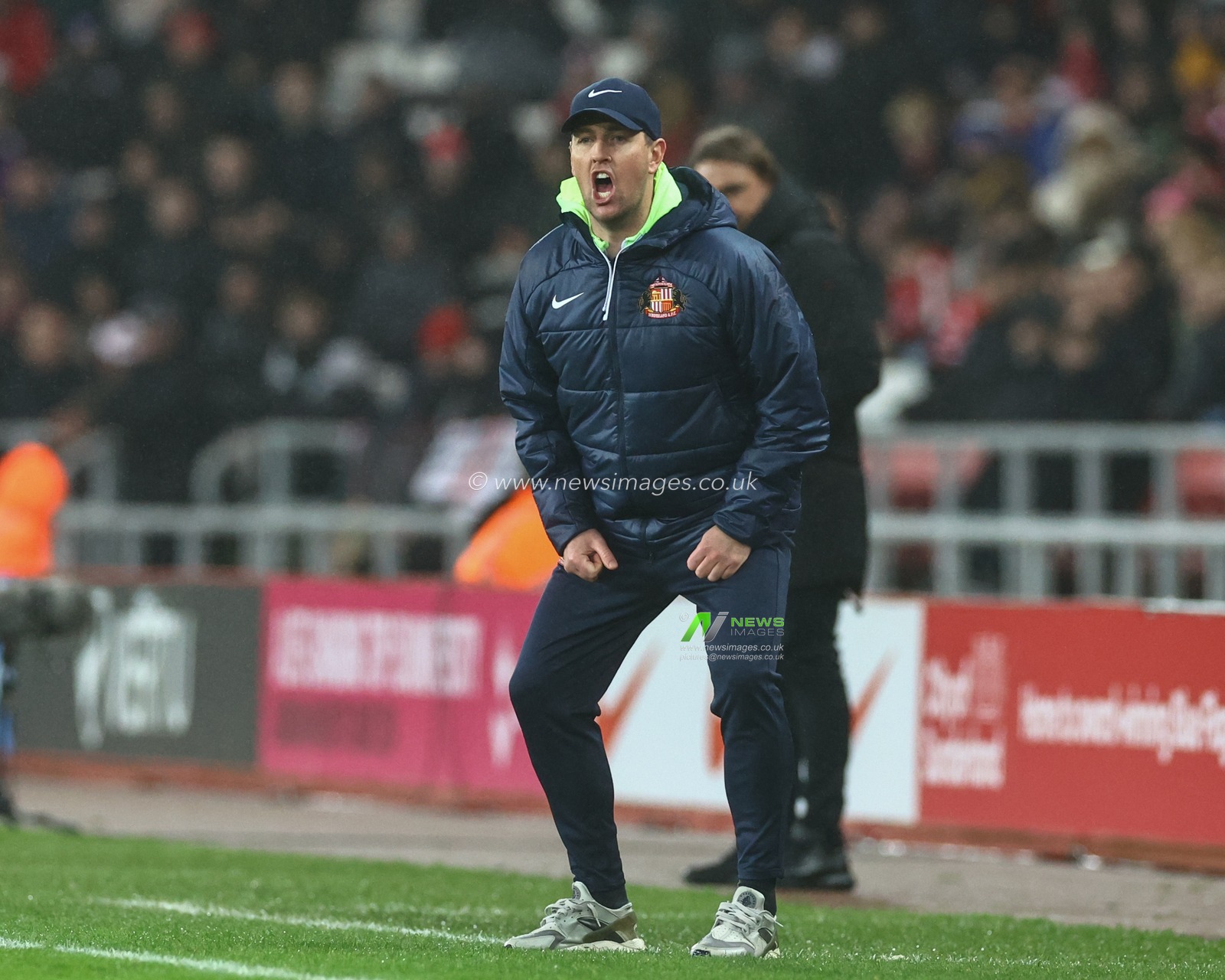 Mike Dodds Manager of Sunderland during the Sky Bet Championship match Sunderland vs Leeds United at Stadium Of Light, Sunderland, United Kingdom, 12th December 2023

(Photo by Mark Cosgrove/News Images)