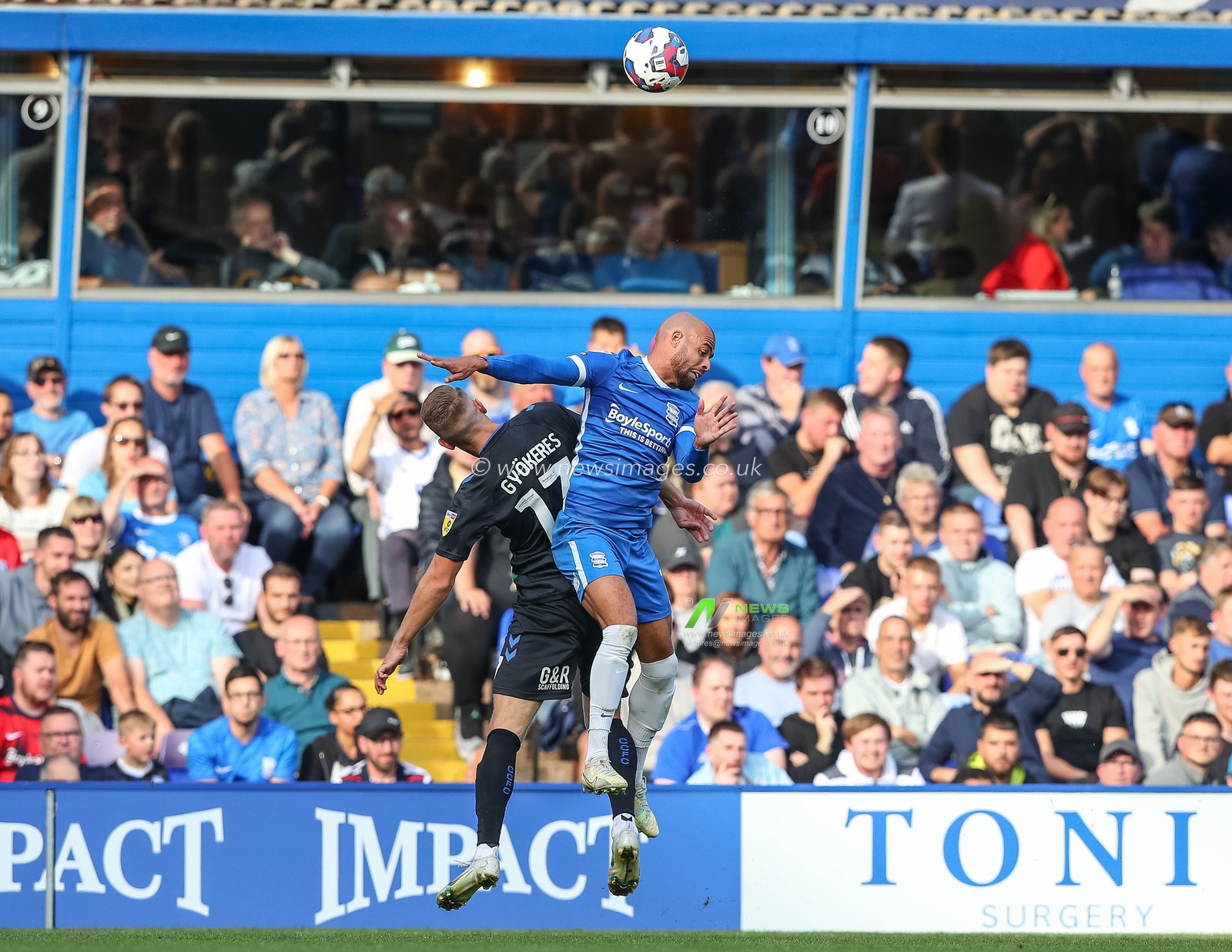 Jordan Graham #11 of Birmingham City  headers the ball during the Sky Bet Championship match Birmingham City vs Coventry City at St Andrews, Birmingham, United Kingdom, 17th September 2022

(Photo by Gareth Evans/News Images)