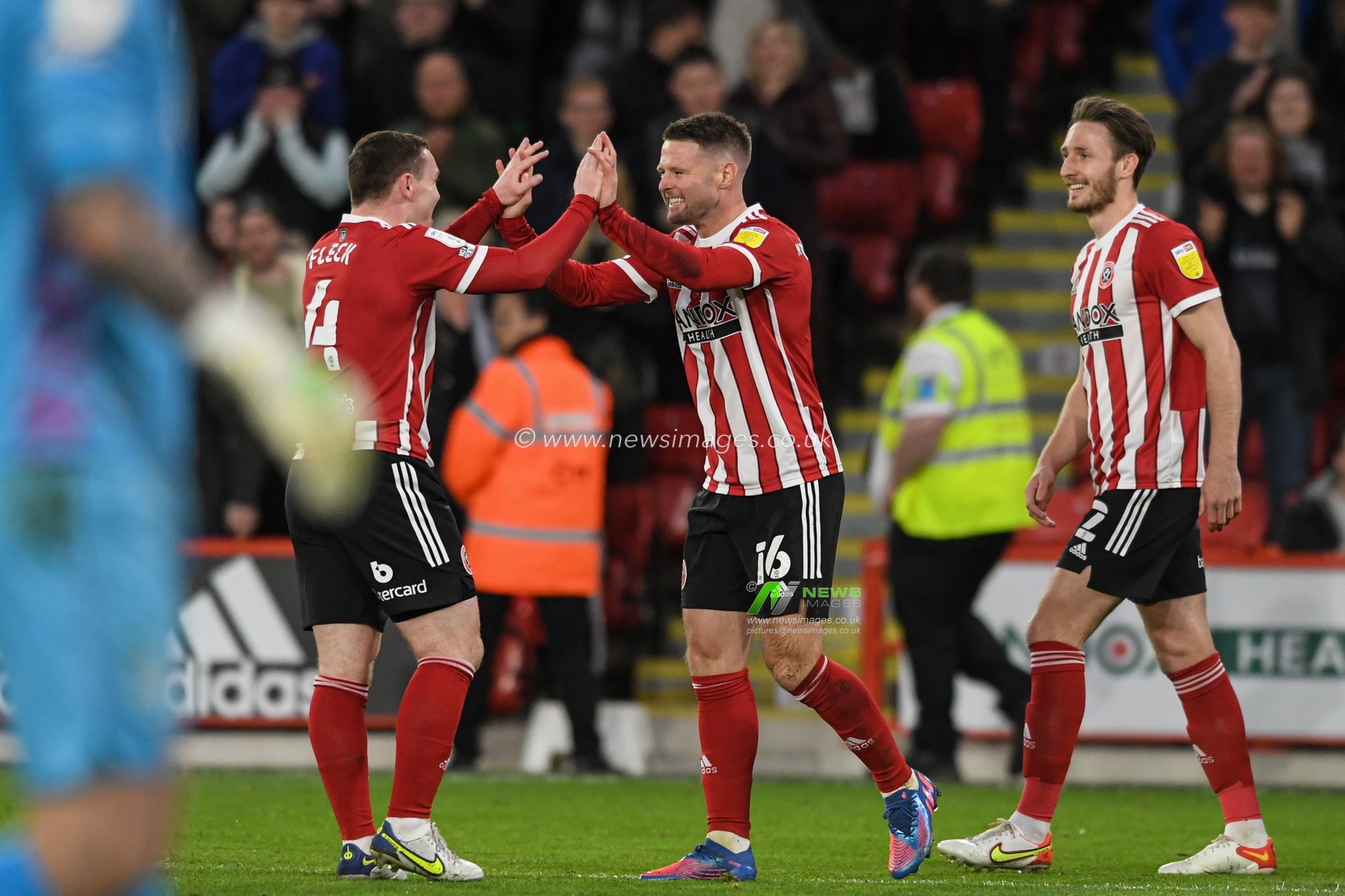 Oliver Norwood #16 of Sheffield United celebrates scoring a goal to make it 1-0