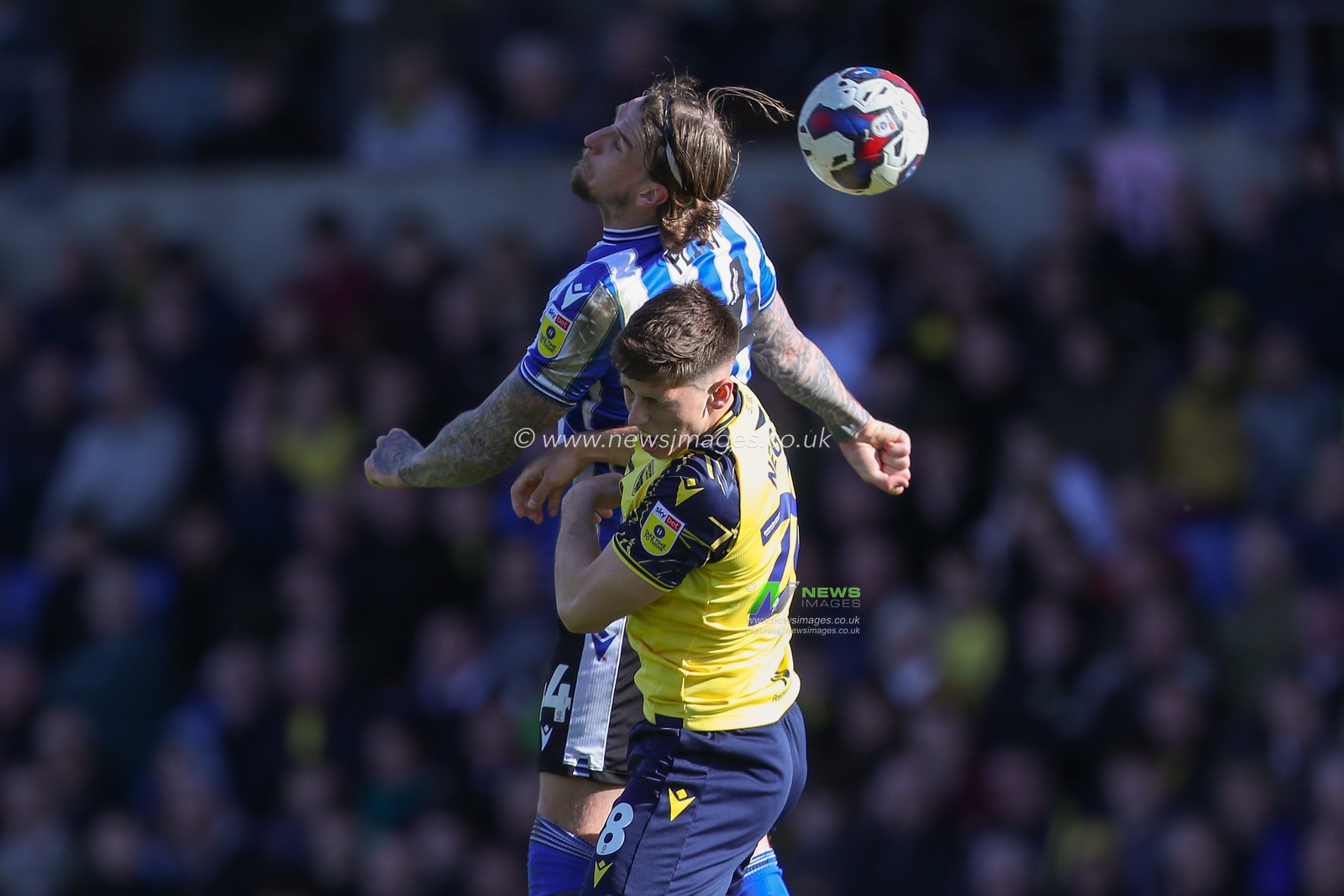 Aden Flint #44 of Sheffield Wednesday heads the ball during the Sky Bet League 1 match Oxford United vs Sheffield Wednesday at Kassam Stadium, Oxford, United Kingdom, 7th April 2023

(Photo by Gareth Evans/News Images)