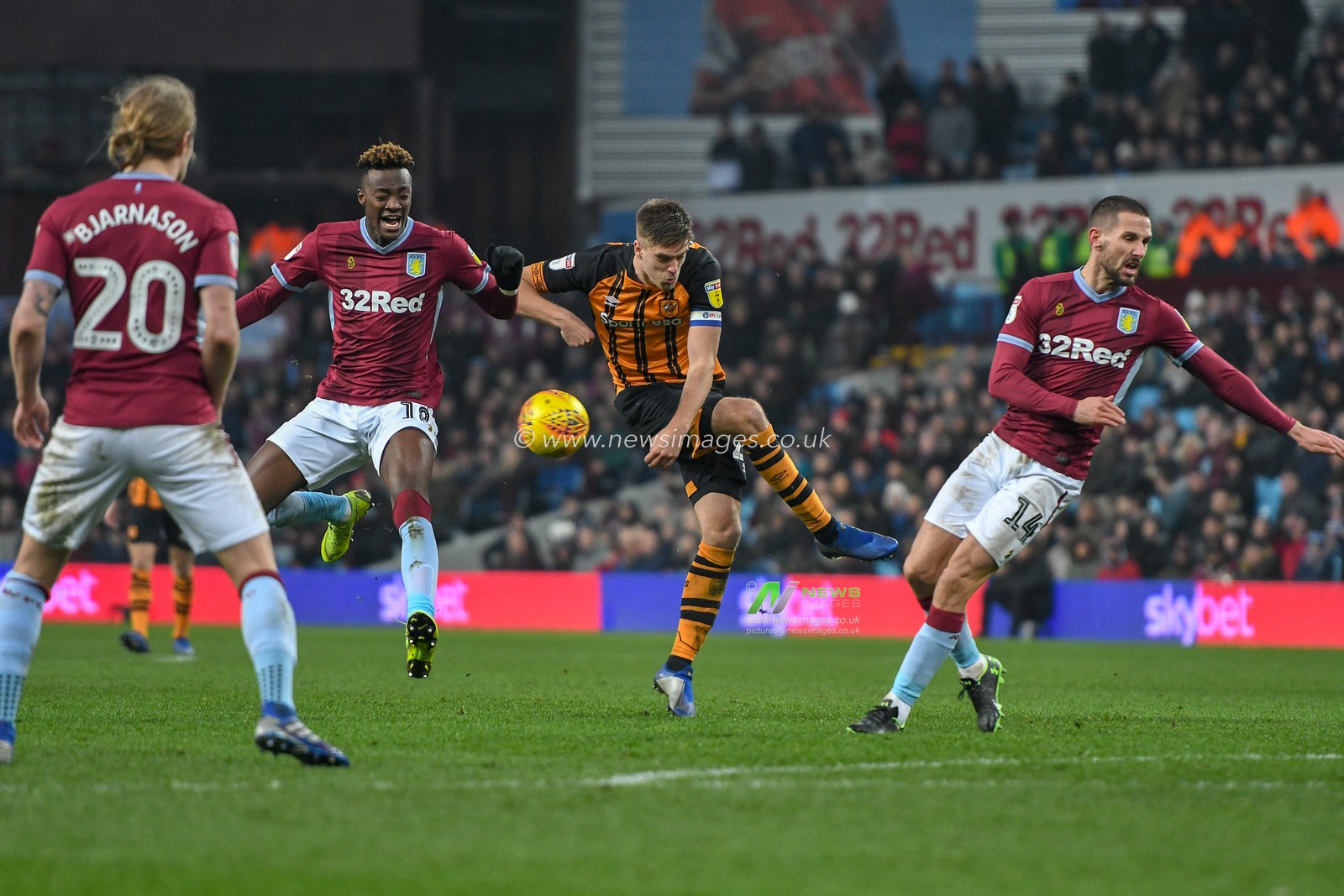 19th January, Villa Park, Birmingham, England ; Sky Bet Championship, Aston Villa v Hull City : Conor Hourihane (14) of Aston Villa blocks a shot at goal

Credit: Gareth Dalley/News Images

English Football League images are subject to DataCo Licence