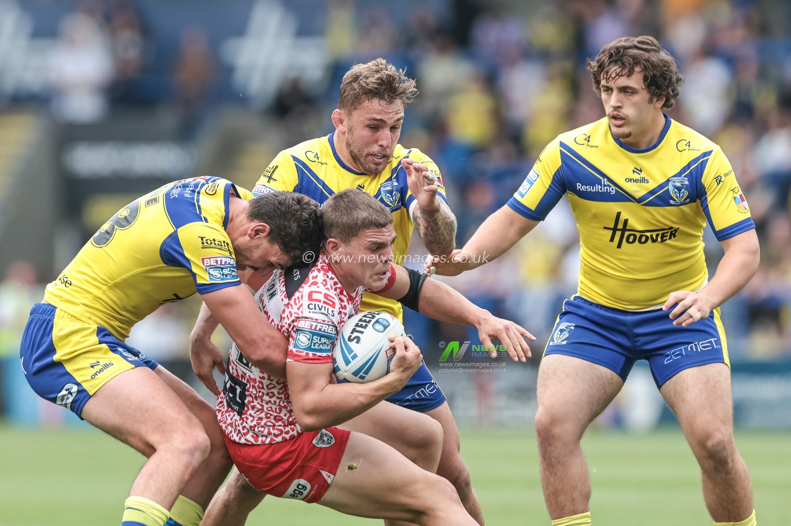 Bailey Hodgson of Leigh Leopards is tackled by Samuel Stone of Warrington Wolves and Sam Powell of Warrington Wolves during the Betfred Super League Round 25 match Warrington Wolves vs Leigh Leopards at Halliwell Jones Stadium, Warrington, United Kingdom, 6th September 2025

(Photo by Mark Cosgrove/News Images)