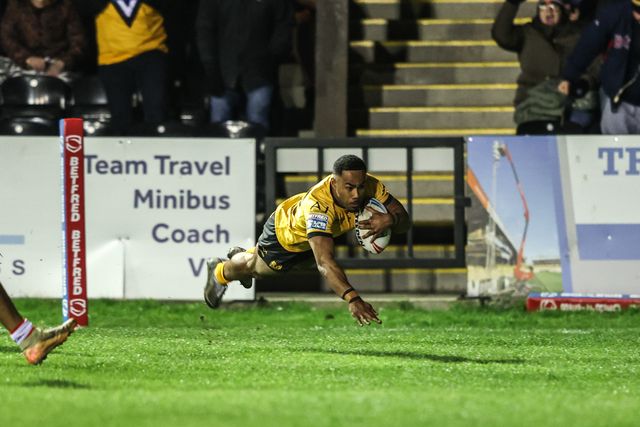 Jason Qareqare of Castleford Tigers goes over for a try during the Betfred Super League round 6 match Castleford Tigers vs Bradford Bulls at OneBore Stadium, Castleford, Untied Kingdom on 26 March 2026

(Photo by Alfie Cosgrove/News Images)