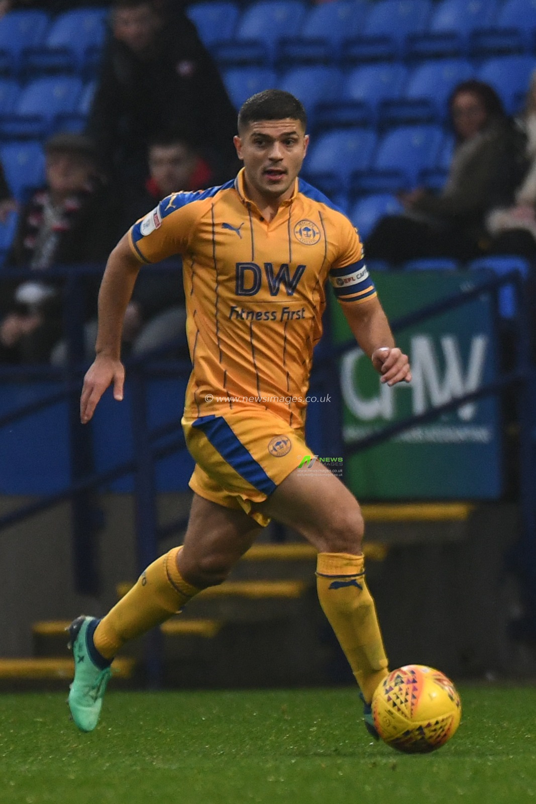 1st December 2018, University of Bolton Stadium, Bolton, England; Sky Bet Championship, Bolton v Wigan ; Sam Morsy of Wigan Athletic looks for the pass


Credit: Richard Long/News Images

English Football League images are subject to DataCo Licence
