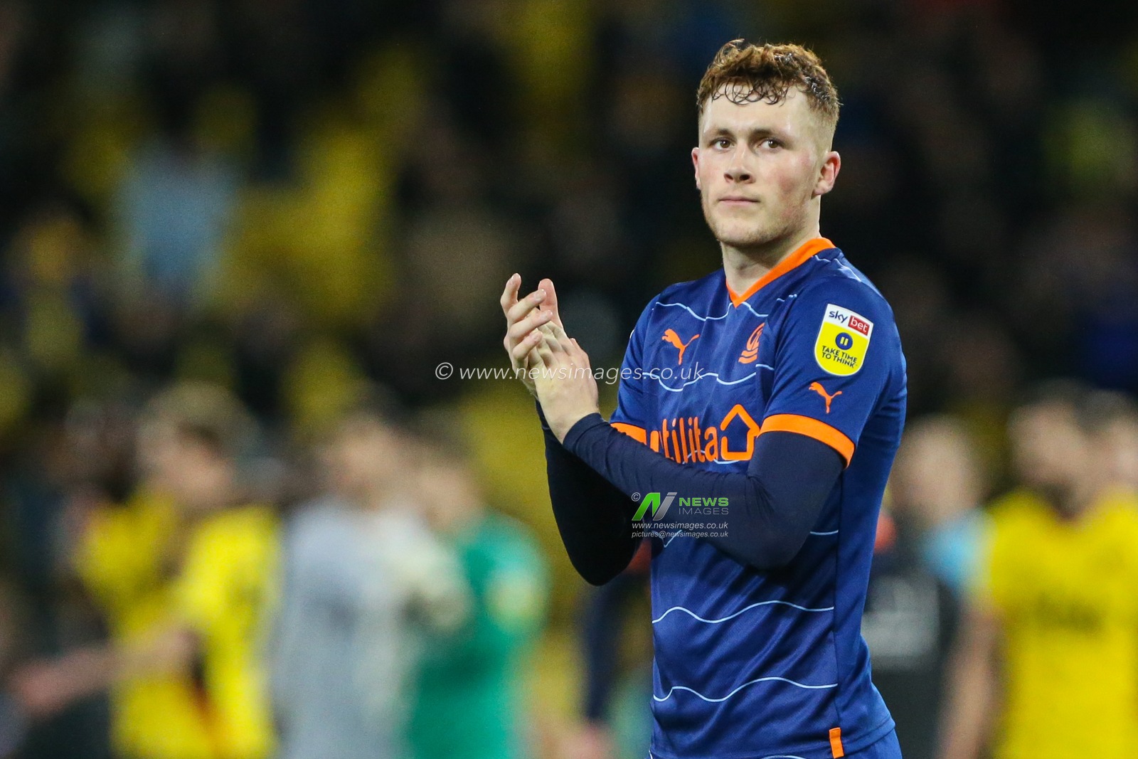 Sonny Carey #16 of Blackpool acknowledges the fans at the final whistle during the Sky Bet Championship match Watford vs Blackpool at Vicarage Road, Watford, United Kingdom, 14th January 2023

(Photo by Arron Gent/News Images)