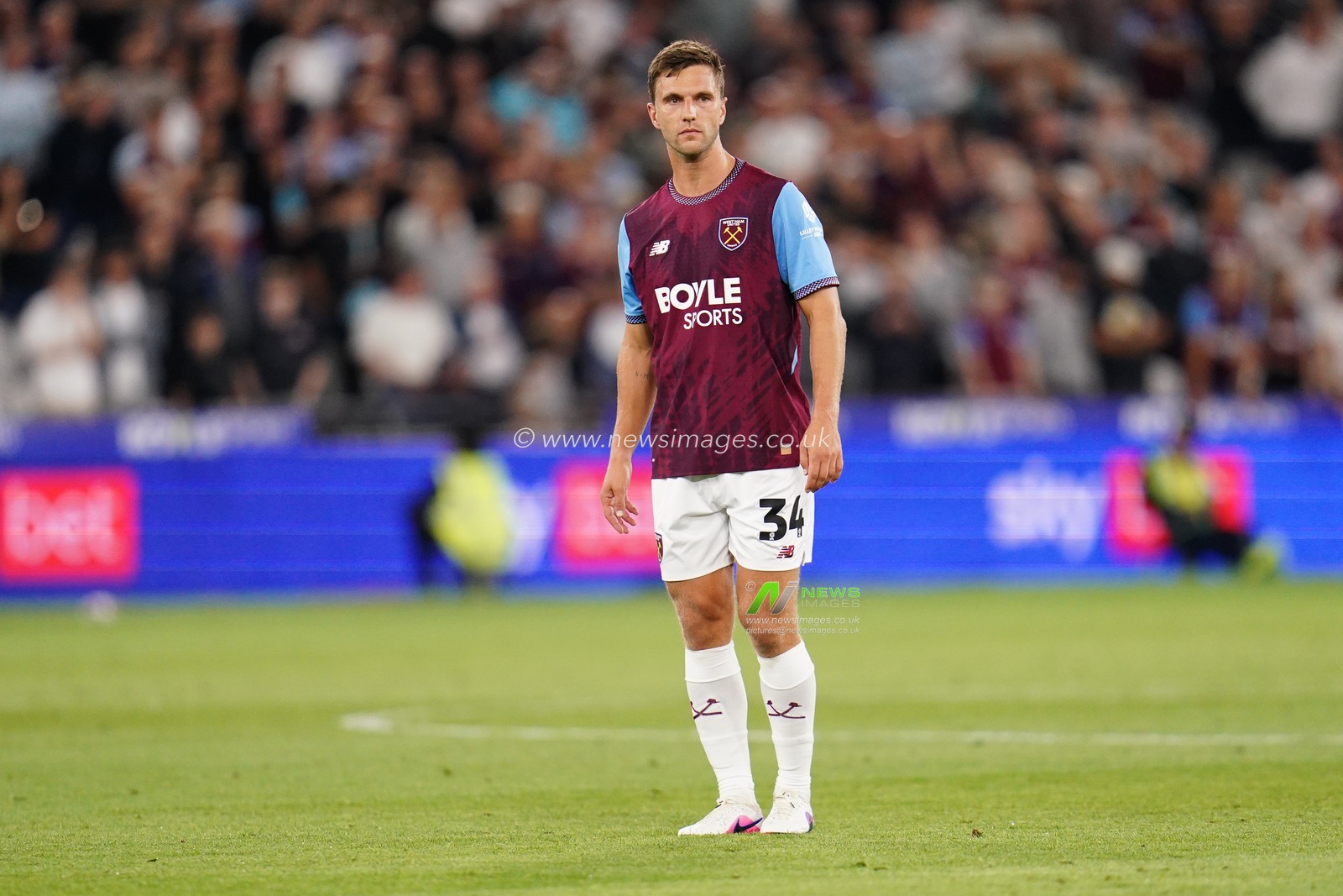 Joel Veltman of West Ham United during the Sky Bet Championship match West Ham United vs Wolverhampton Wanderers at London Stadium, London, United Kingdom on 01 September 2026

(Photo by Harvey Murphy/News Images)