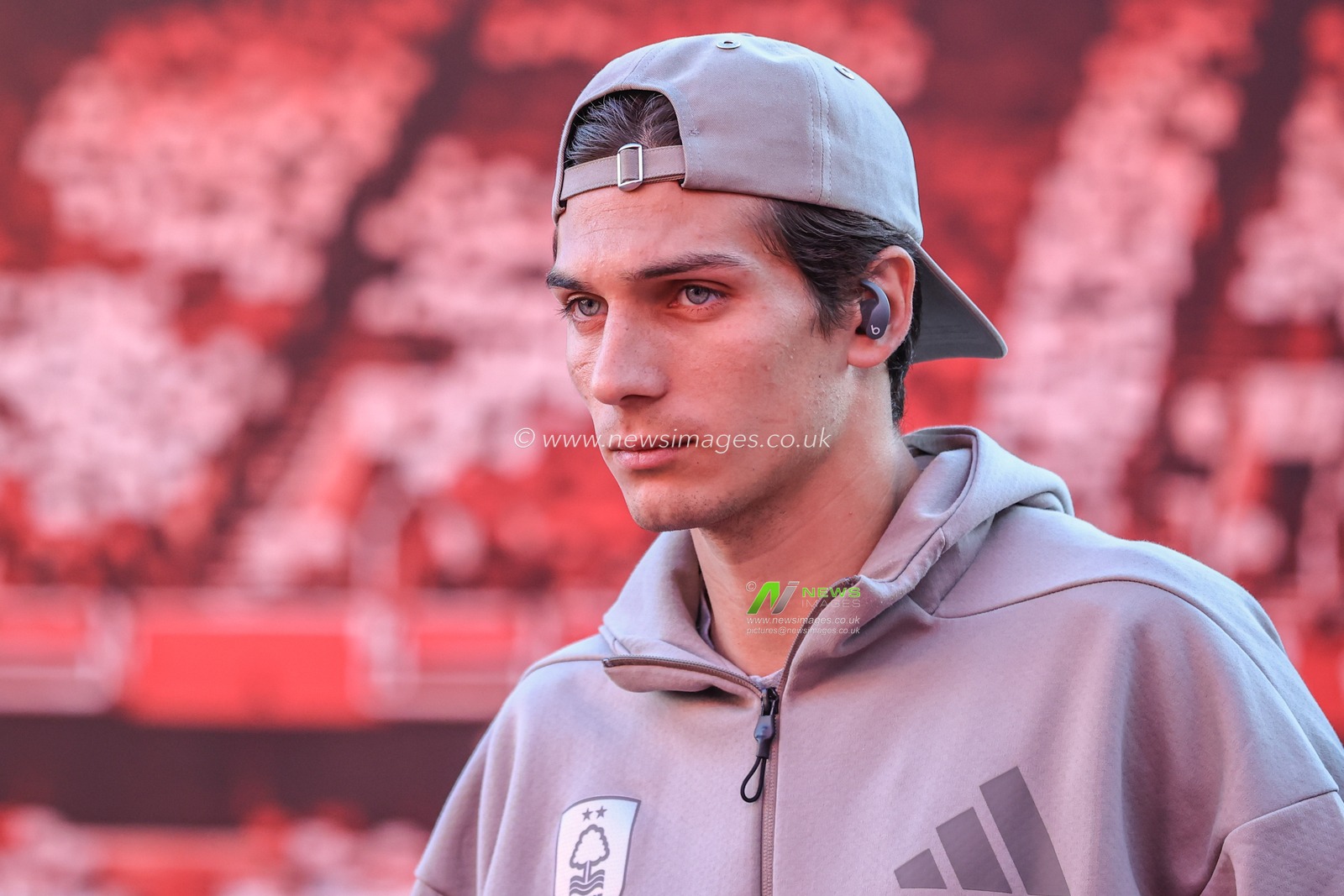NicolÃ¡s DomÃ­nguez of Nottingham Forest arrives during the Premier League match Nottingham Forest vs Manchester United at City Ground, Nottingham, United Kingdom, 1st April 2025

(Photo by Alfie Cosgrove/News Images)