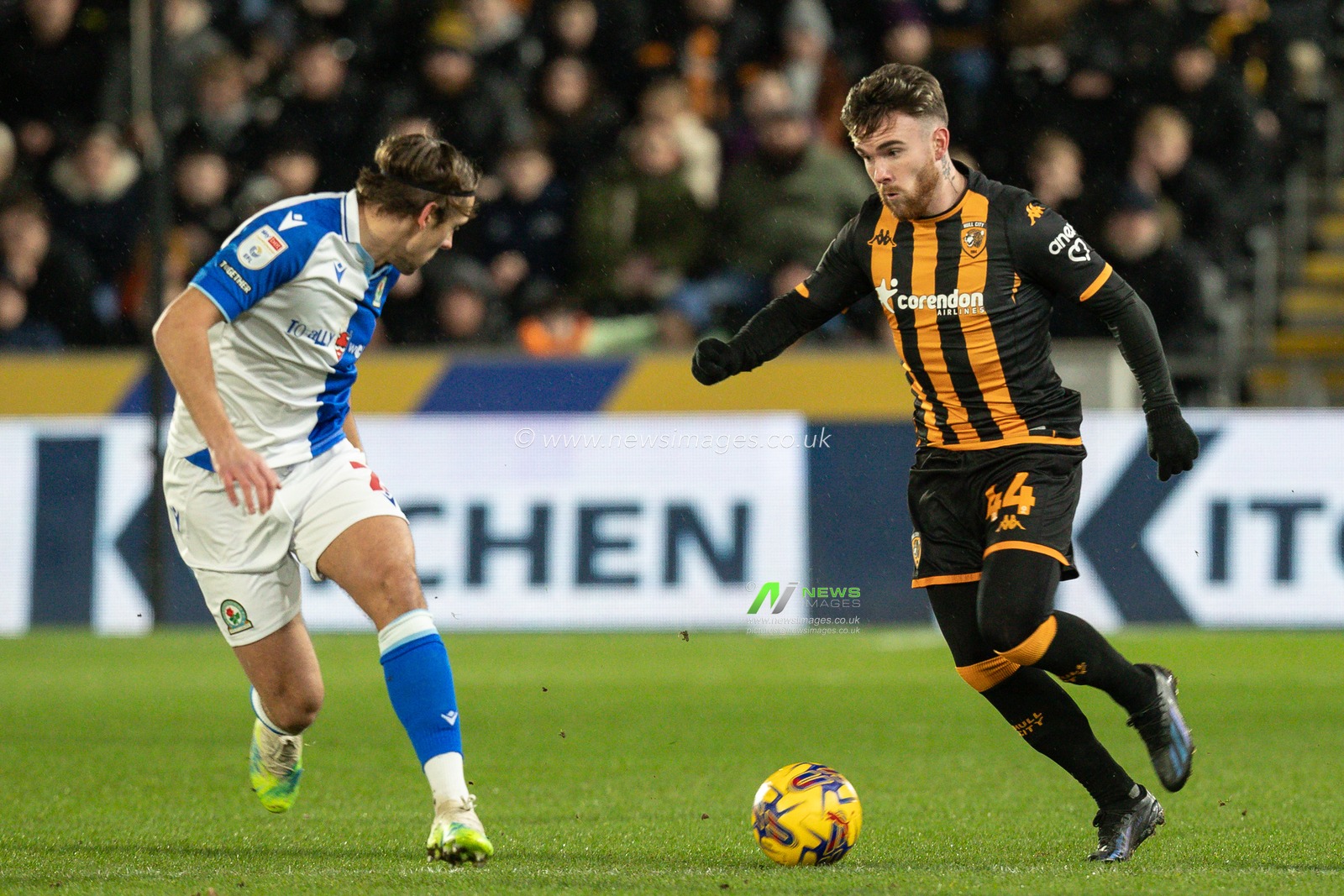 Aaron Connolly #44 of Hull City on the ball during the Sky Bet Championship match Hull City vs Blackburn Rovers at MKM Stadium, Hull, United Kingdom, 29th December 2023

(Photo by James Heaton/News Images)