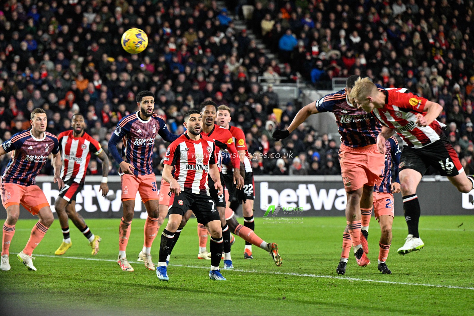 Ben Mee of Brentford scores to make it 2-1 during the Premier League match Brentford vs Nottingham Forest at The Gtech Community Stadium, London, United Kingdom, 20th January 2024

(Photo by Cody Froggatt/News Images)