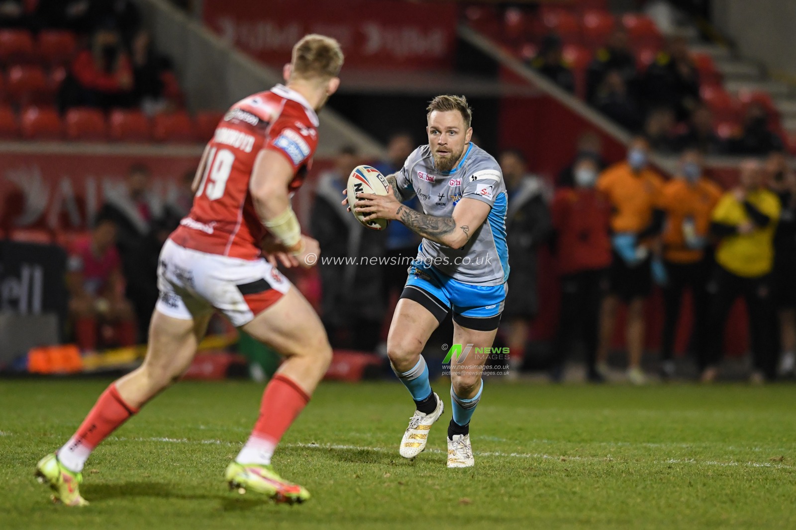 Blake Austin #6 of Leeds Rhinos runs forward with the ball