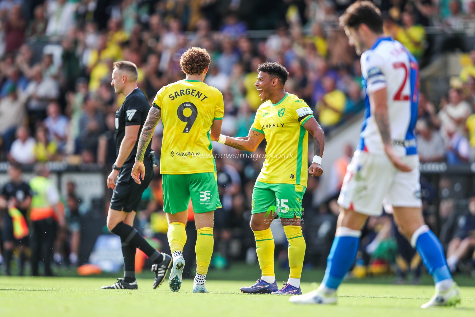 Josh Sargent of Norwich City celebrates with teammates after scoring the team's first goal during the Sky Bet Championship match Norwich City vs Blackburn Rovers at Carrow Road, Norwich, United Kingdom, 17th August 2024

(Photo by Izzy Poles/News Images)