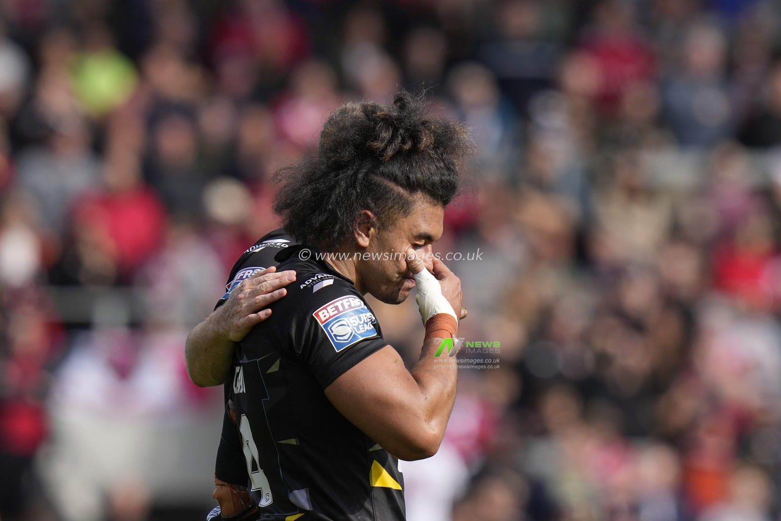 A disappointed Tim Lafai #4 of Salford Red Devils after suffering defeat in the Betfred Super League match St Helens vs Salford Red Devils at Totally Wicked Stadium, St Helens, United Kingdom, 17th September 2022

(Photo by Steve Flynn/News Images)