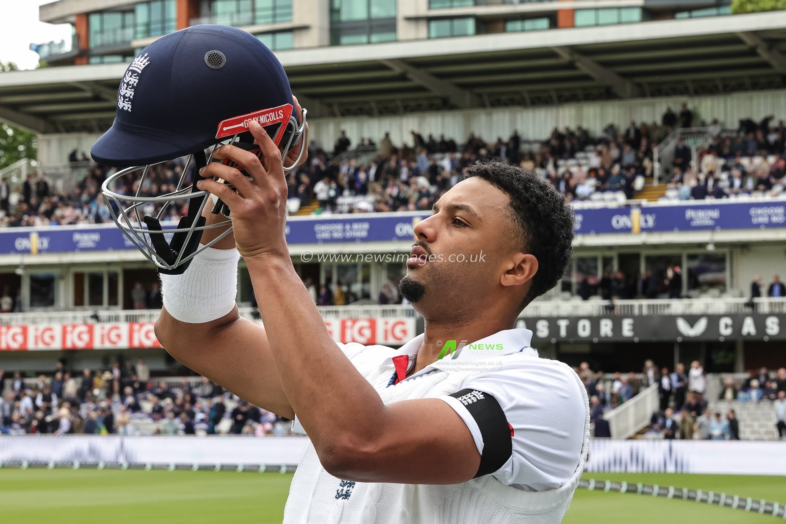 Emilio Gay of England prepares to bat as he puts his helmet on during the 1st Rothesay Test Match Day 1 England vs New Zealand at Lords, London, United Kingdom on 04 June 2026

(Photo by Mark Cosgrove/News Images)