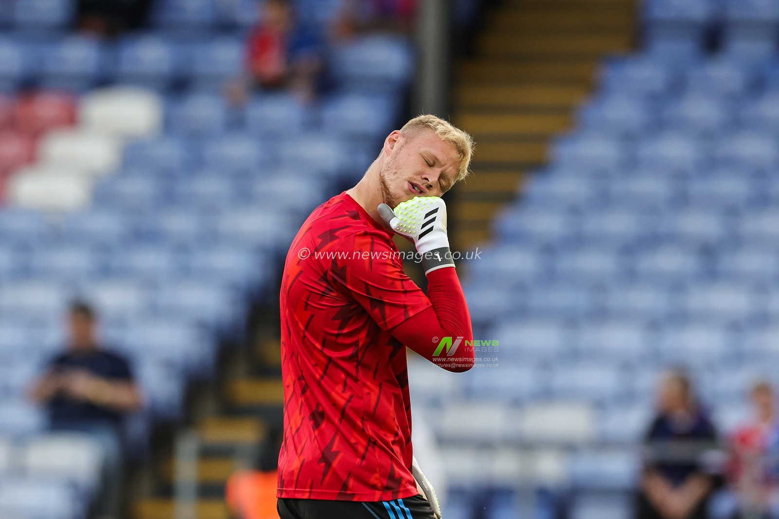 Aaron Ramsdale #1 of Arsenal during the pre-game warmup ahead of the Premier League match Crystal Palace vs Arsenal at Selhurst Park, London, United Kingdom, 21st August 2023

(Photo by Mark Cosgrove/News Images)
