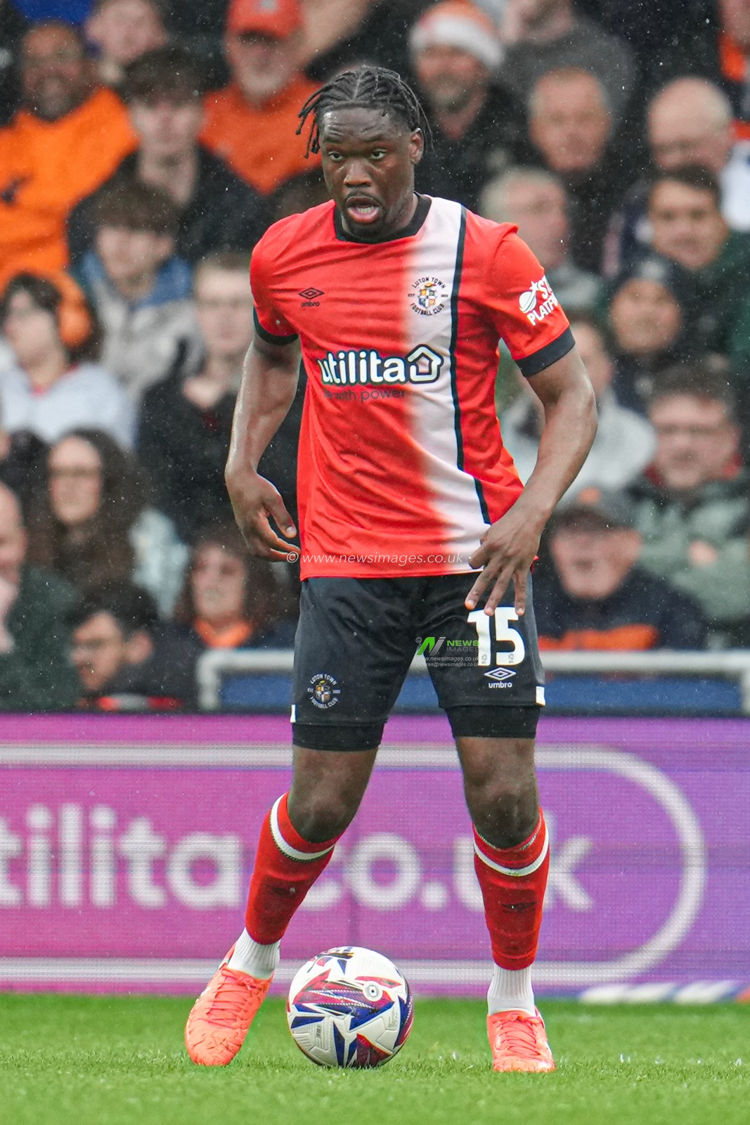 Teden Mengi of Luton Town during the Sky Bet Championship match Luton Town vs Bristol City at Kenilworth Road, Luton, United Kingdom, 21st April 2025

(Photo by Harvey Murphy/News Images)
