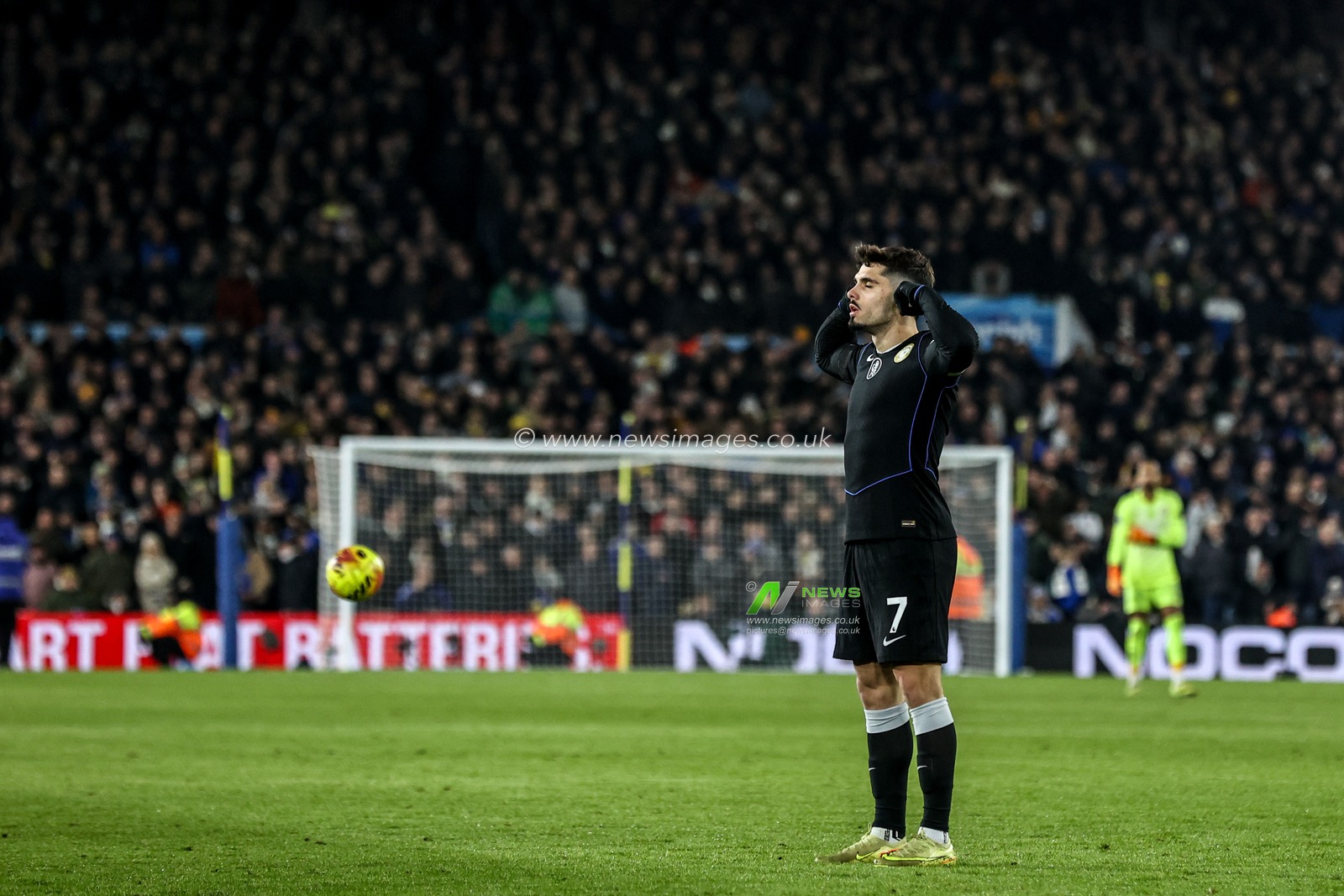 Pedro Neto of Chelsea celebrates his goal to make it 2-1 during the Premier League match Leeds United vs Chelsea at Elland Road, Leeds, United Kingdom, 3rd December 2025

(Photo by Alfie Cosgrove/News Images)

*** GER AUT SUI OUT ***
