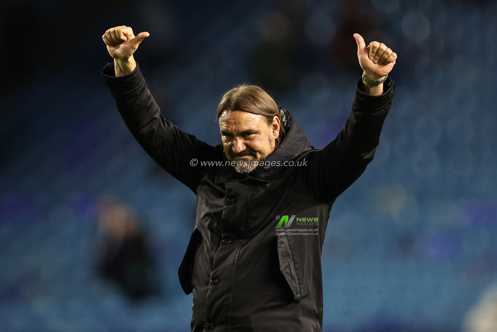 Daniel Farke manager of Leeds United give the travelling fans the thumbs up after winning 0-2 during the Sky Bet Championship match Sheffield Wednesday vs Leeds United at Hillsborough, Sheffield, United Kingdom, 23rd August 2024

(Photo by Mark Cosgrove/News Images)