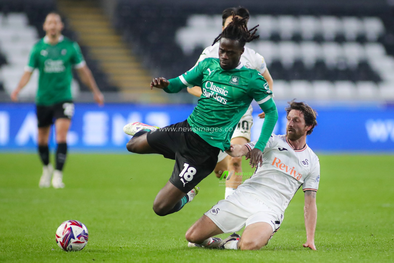 Joe Allen of Swansea City tackles Darko Gyabi of Plymouth Argyle during the Sky Bet Championship match Swansea City vs Plymouth Argyle at Swansea.com Stadium, Swansea, United Kingdom, 9th April 2025

(Photo by Andrew Lewis/News Images)