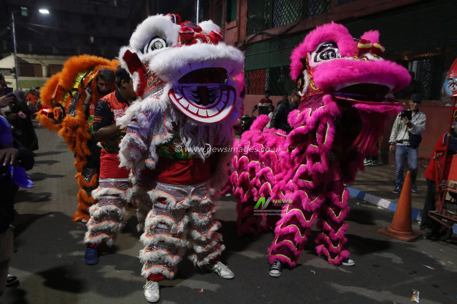 Participants are seen performing dragon dance in front of a crowd on the occasion of Lunar new year in Kolkata , India , on 29,January 2025..Pictures by Debajyoti Chakraborty.(Photo: Debajyoti Chakraborty/News Images)