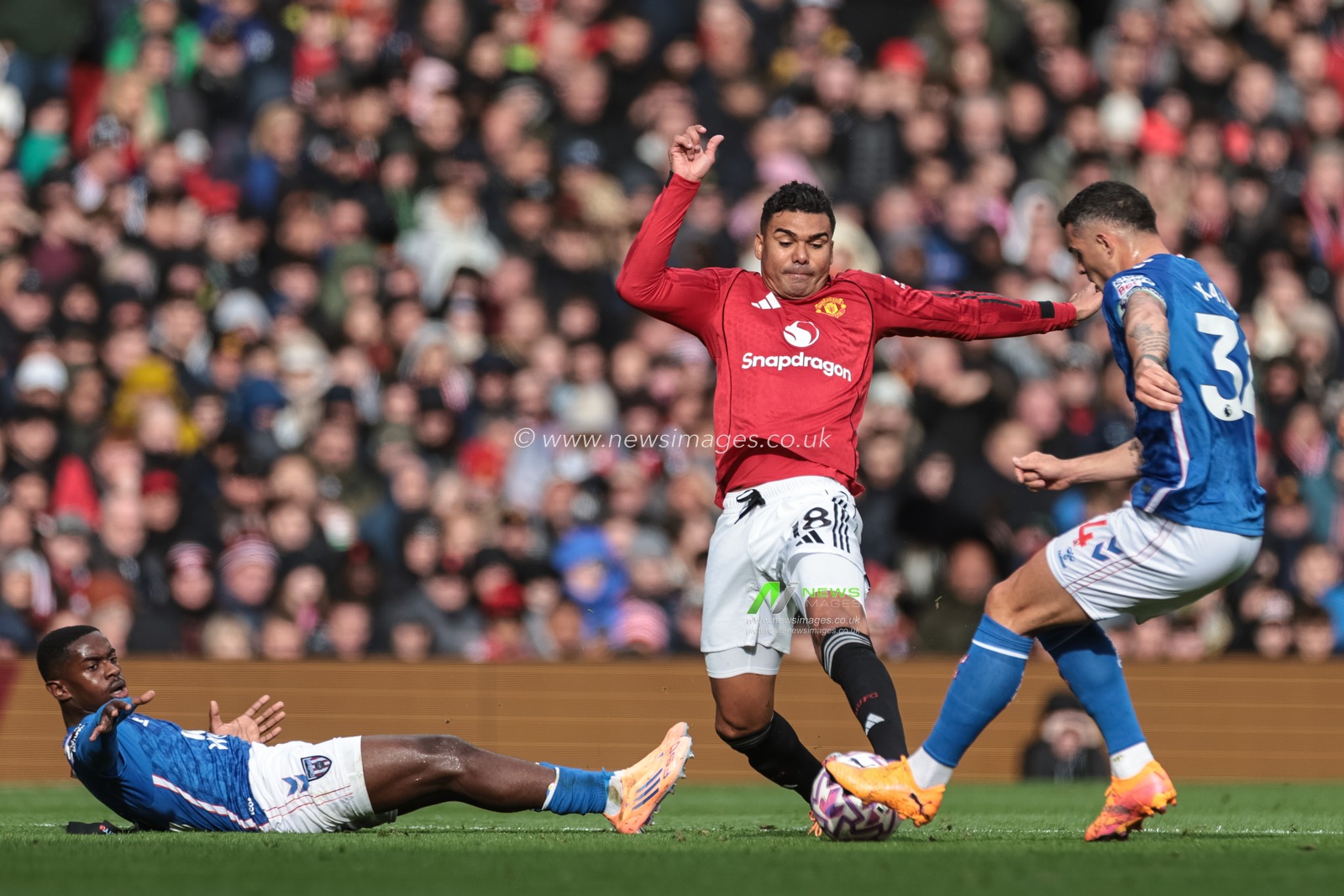 Granit Xhaka of Sunderland is tackles Casemiro of Manchester United  during the Premier League match Manchester United vs Sunderland at Old Trafford, Manchester, United Kingdom, 4th October 2025

(Photo by Mark Cosgrove/News Images)