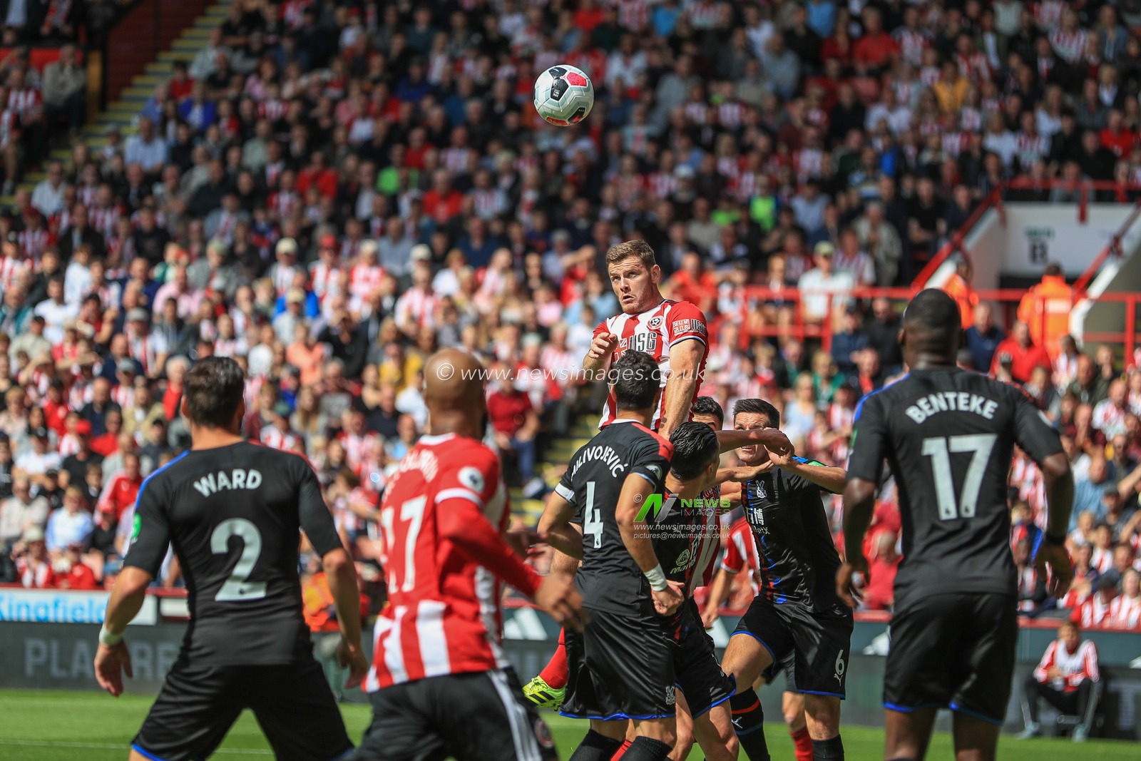 18th August 2019 , Bramall Lane, Sheffield, England; Premier League Football, Sheffield United vs Crystal Palace ; Enda Stevens (3) of Sheffield United wins the header 


Credit: Mark Cosgrove/News Images

English Football League images are subject to DataCo Licence
