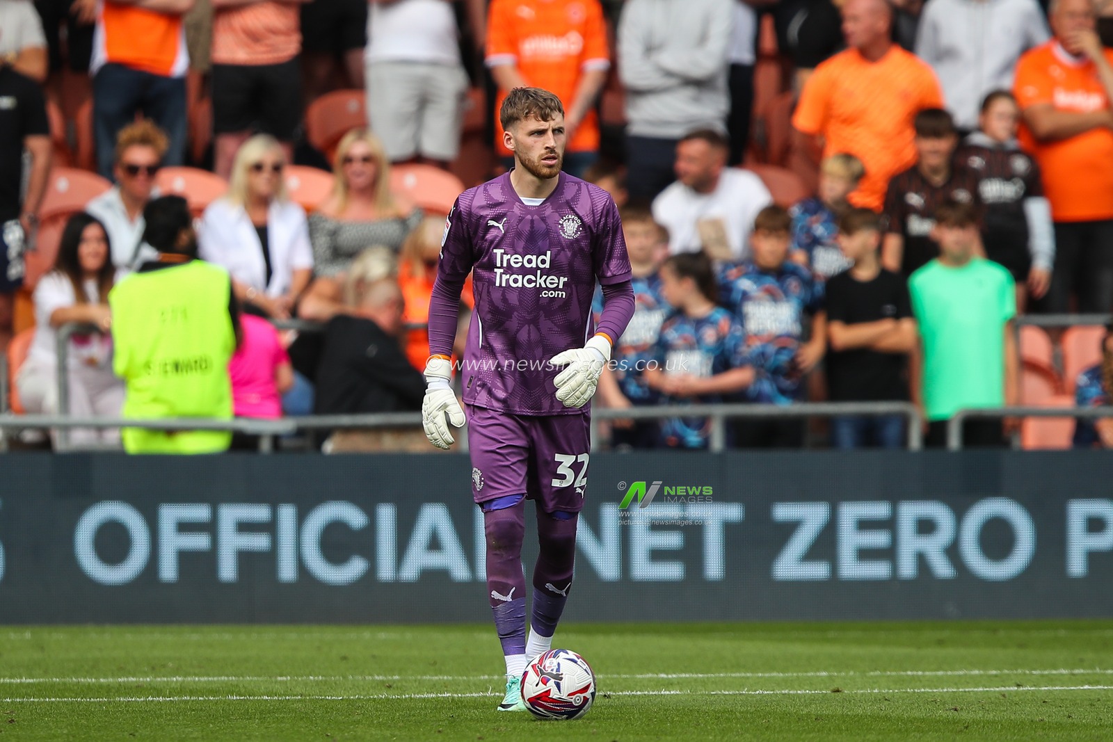 Daniel Grimshaw of Blackpool during the Sky Bet League 1 match Blackpool vs Stockport County at Bloomfield Road, Blackpool, United Kingdom, 17th August 2024

(Photo by Gareth Evans/News Images)