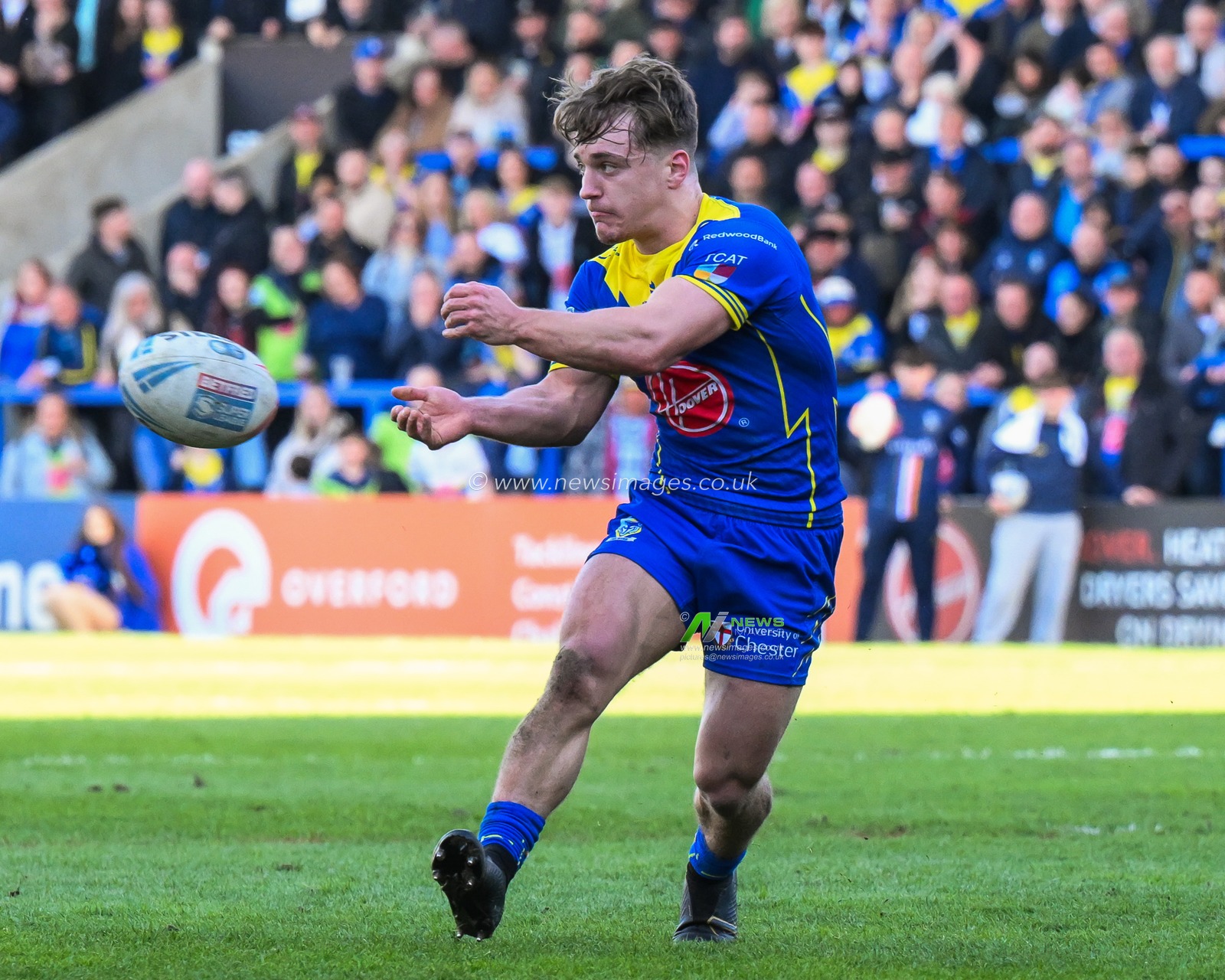 Leon Hayes of Warrington Wolves passes the ball during the Betfred Super League match Warrington Wolves vs Catalans Dragons at Halliwell Jones Stadium, Warrington, United Kingdom, 30th March 2024

(Photo by Craig Thomas/News Images)