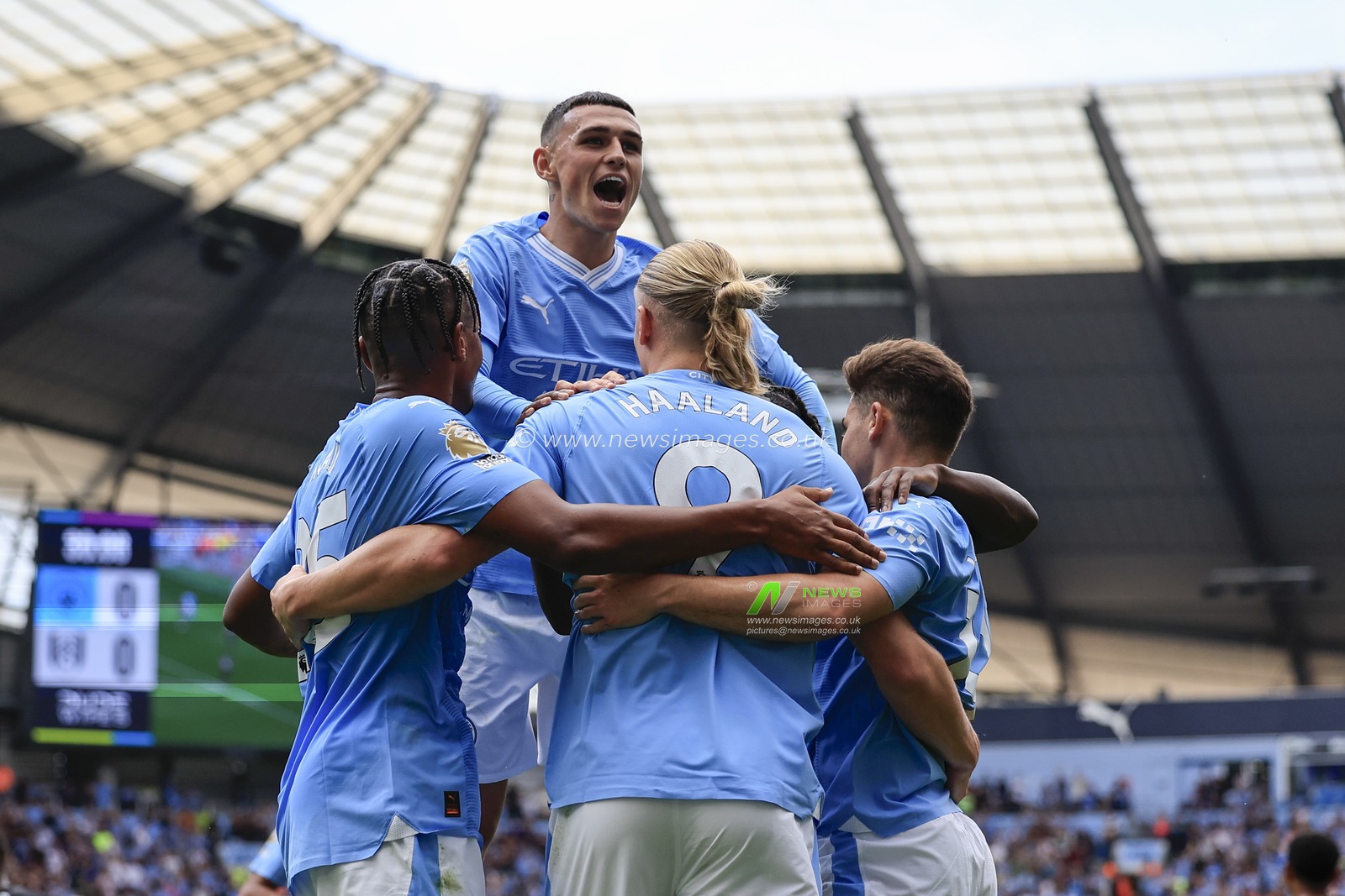 Julian Alvarez #19 of Manchester City celebrates scoring to make it 1-0 with Erling Haaland #9 and Phil Foden #47 of Manchester City during the Premier League match Manchester City vs Fulham at Etihad Stadium, Manchester, United Kingdom, 2nd September 2023

(Photo by Conor Molloy/News Images)