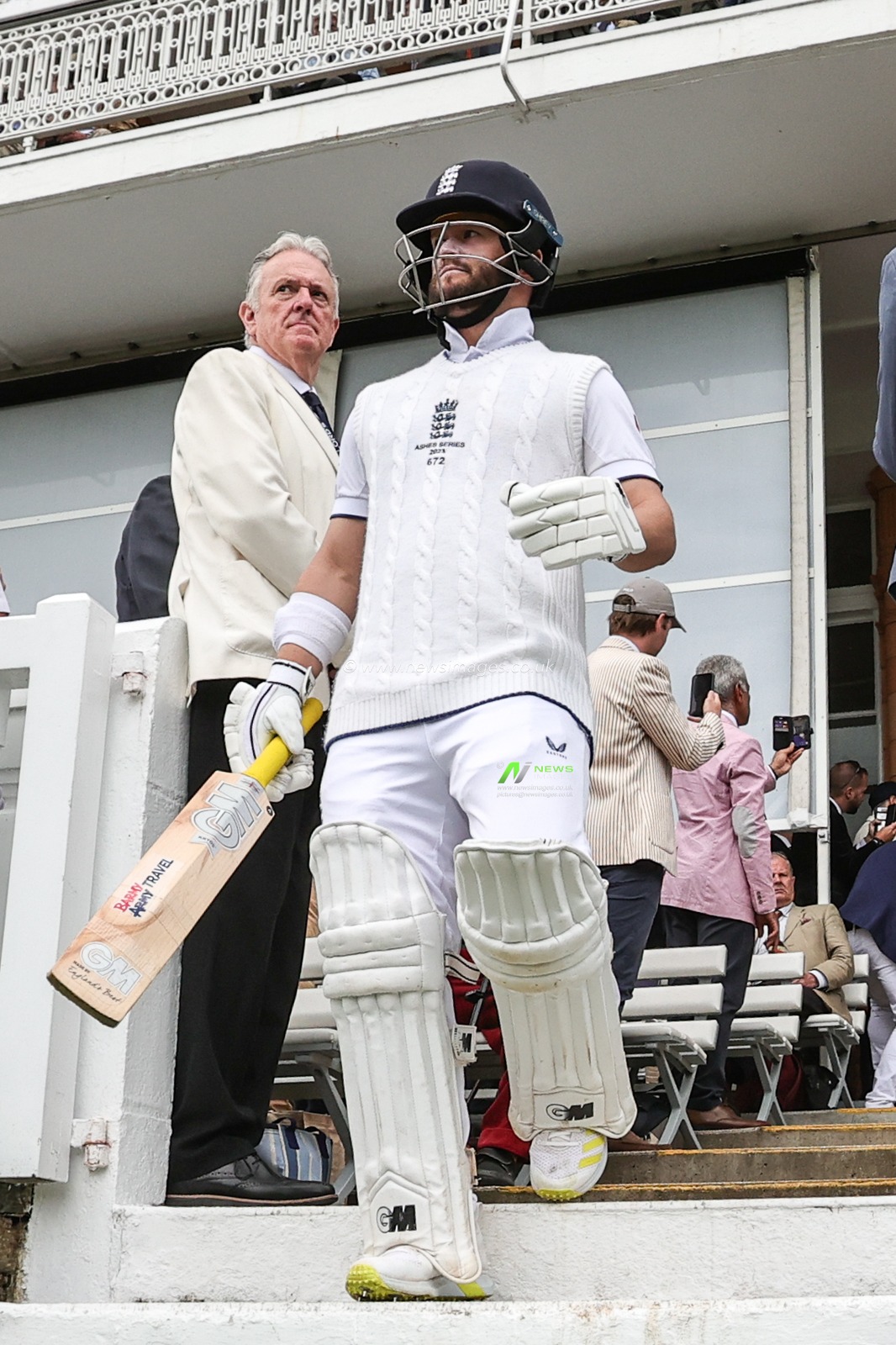 Ben Duckett of England walking out to bat during the LV= Insurance Ashes Test Series Second Test Day 5 England v Australia at Lords, London, United Kingdom, 2nd July 2023

(Photo by Mark Cosgrove/News Images)