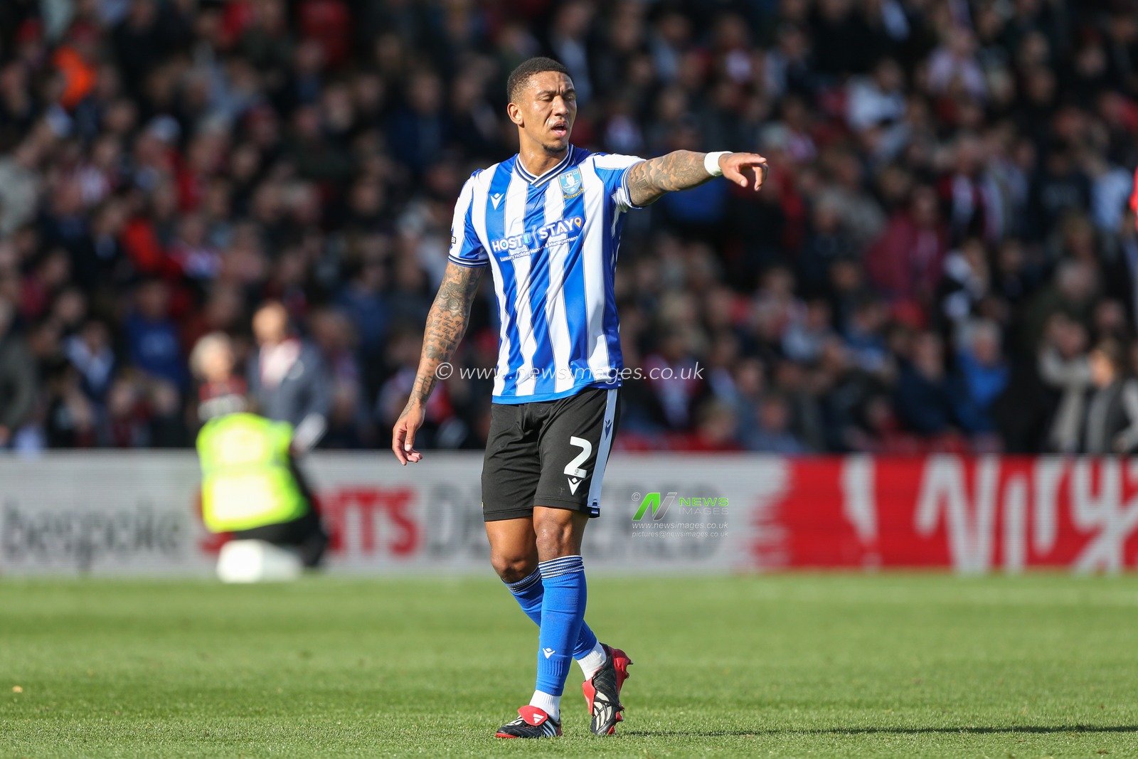 Liam Palmer #2 of Sheffield Wednesday issues instructions during the Sky Bet League 1 match Lincoln City vs Sheffield Wednesday at Gelder Group Sincil Bank Stadium, Lincoln, United Kingdom, 22nd October 2022

(Photo by Arron Gent/News Images)