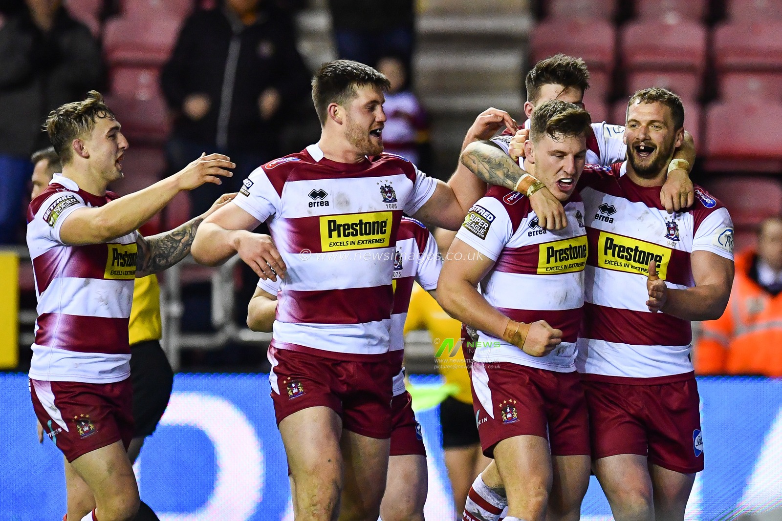8th February  2019 , DW Stadium, Wigan, England;  Betfred Super League, Round 2, Wigan Warriors vs Leeds Rhinos ; George Williams (6) of Wigan Warriors celebrates scoring a try with team mates

Credit: Craig Thomas/News Images