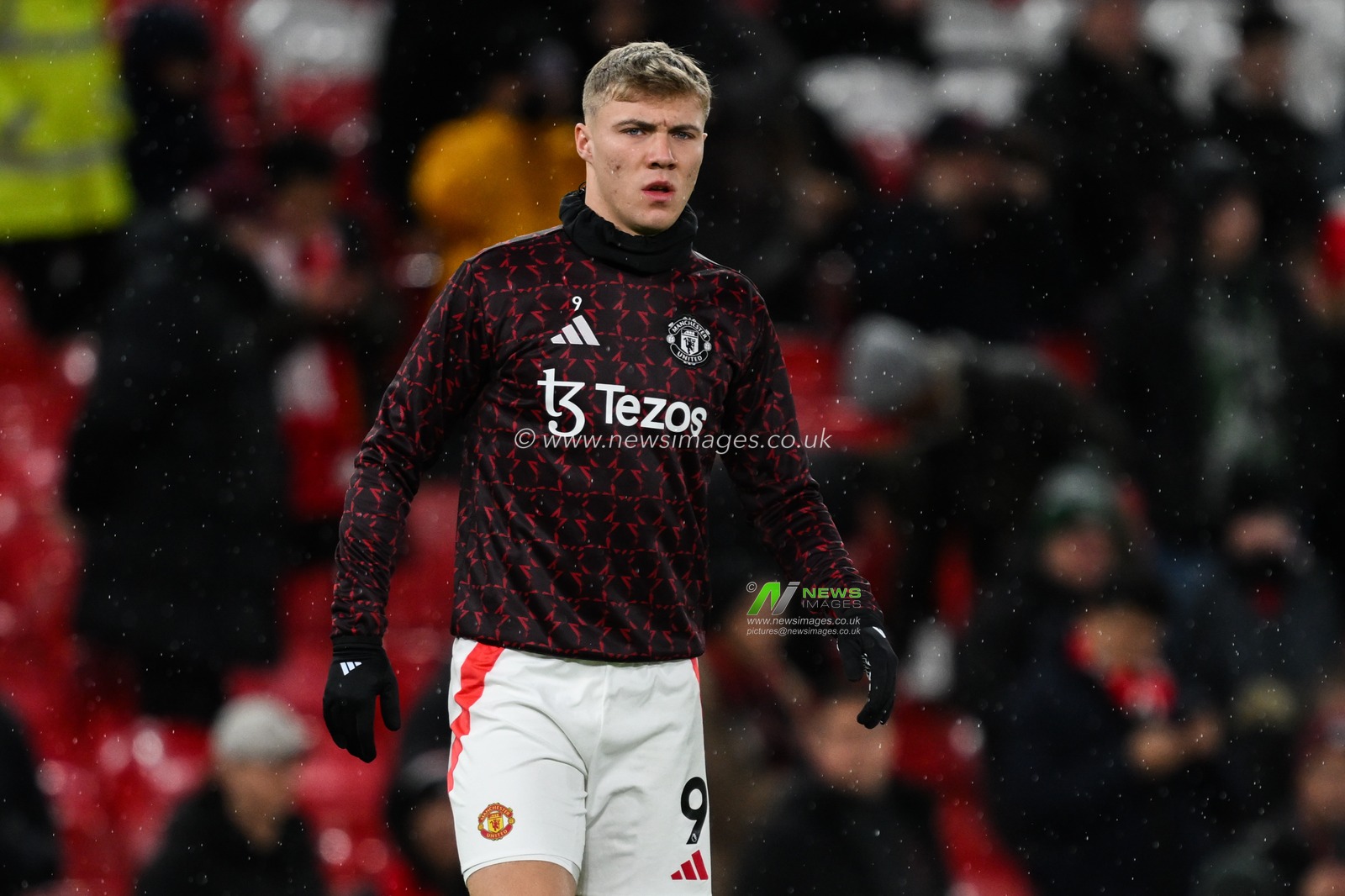 Rasmus HÃ¸jlund of Manchester United during the pre-game warm up ahead of the Premier League match Manchester United vs Nottingham Forest at Old Trafford, Manchester, United Kingdom, 7th December 2024

(Photo by Craig Thomas/News Images)