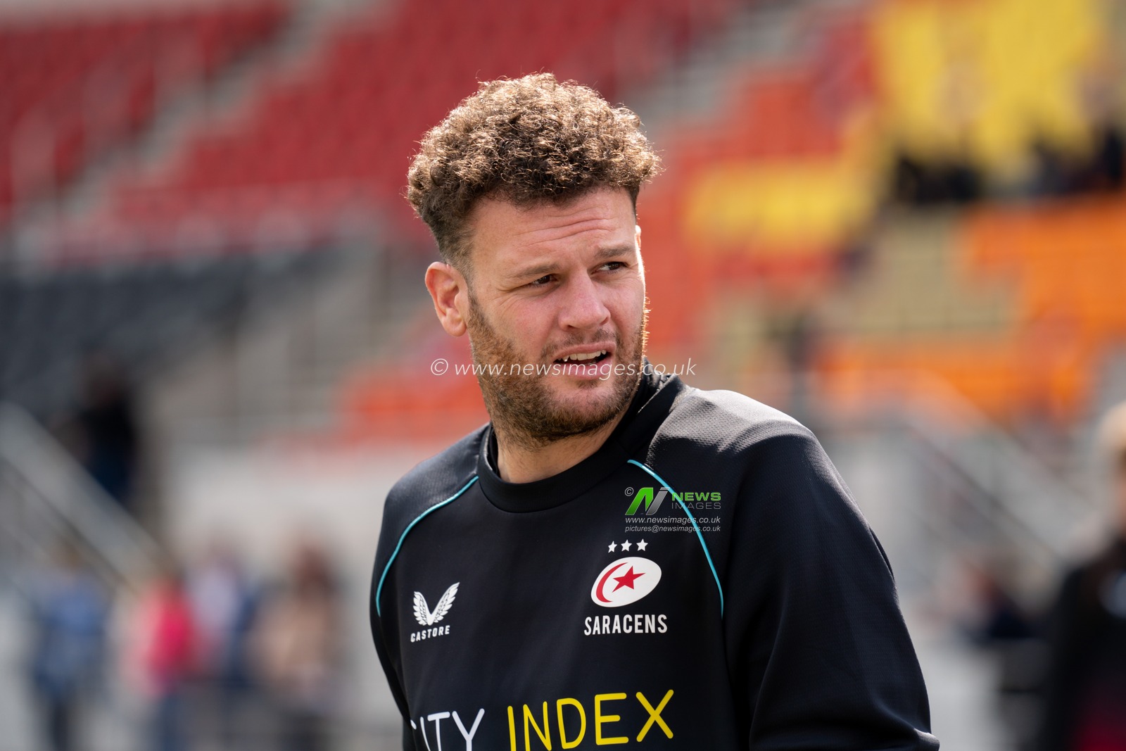 Duncan Taylor #22 of Saracens warming up