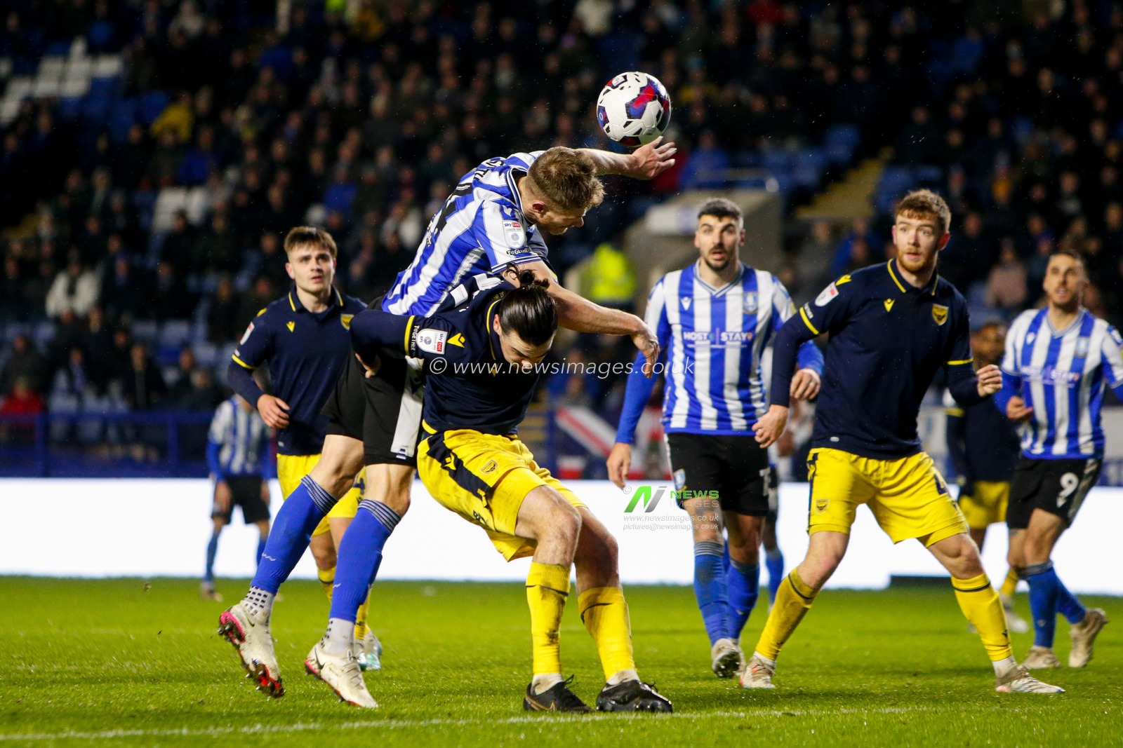 Michael Smith #24 of Sheffield Wednesday attempts a header at goalduring the Sky Bet League 1 match Sheffield Wednesday vs Oxford United at Hillsborough, Sheffield, United Kingdom, 17th December 2022

(Photo by Ben Early/News Images)