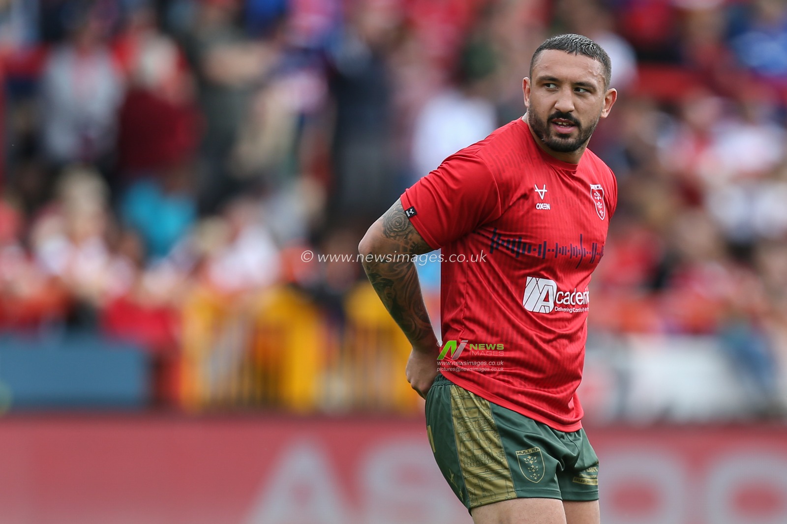 Elliot Minchella #17 of Hull KR during pre-game warm up