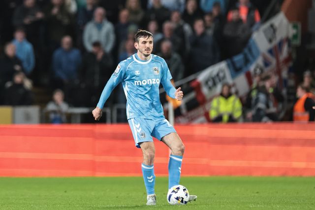 Liam Kitching of Coventry City with the ball during the Sky Bet Championship match Hull City vs Coventry City at MKM Stadium, Hull, United Kingdom on 06 April 2026

(Photo by Mark Cosgrove/News Images)