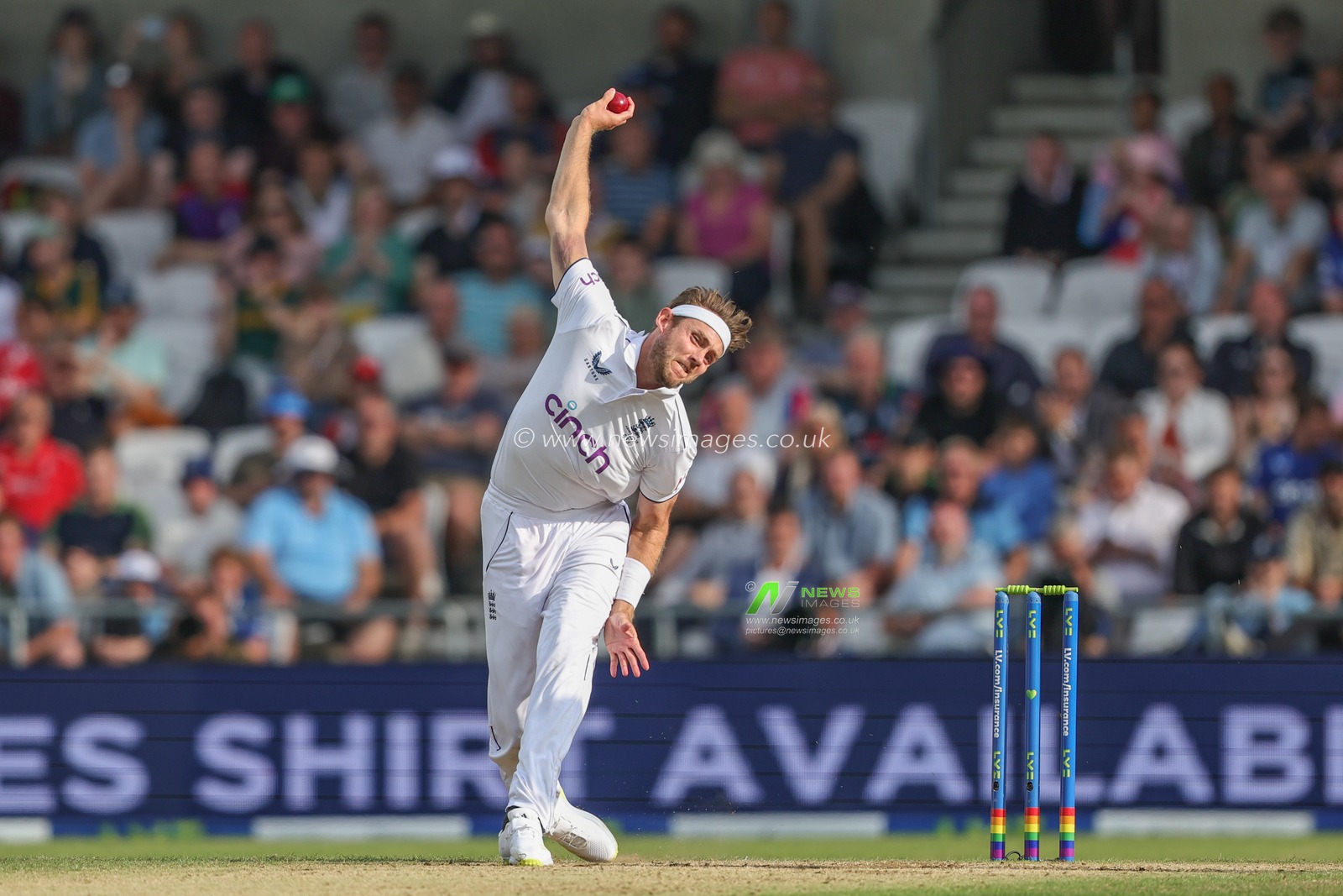 Stuart Broad of England delivers the ball during the LV= Insurance Ashes Third Test Series Day 3 England v Australia at Headingley Stadium, Leeds, United Kingdom, 8th July 2023

(Photo by Mark Cosgrove/News Images)