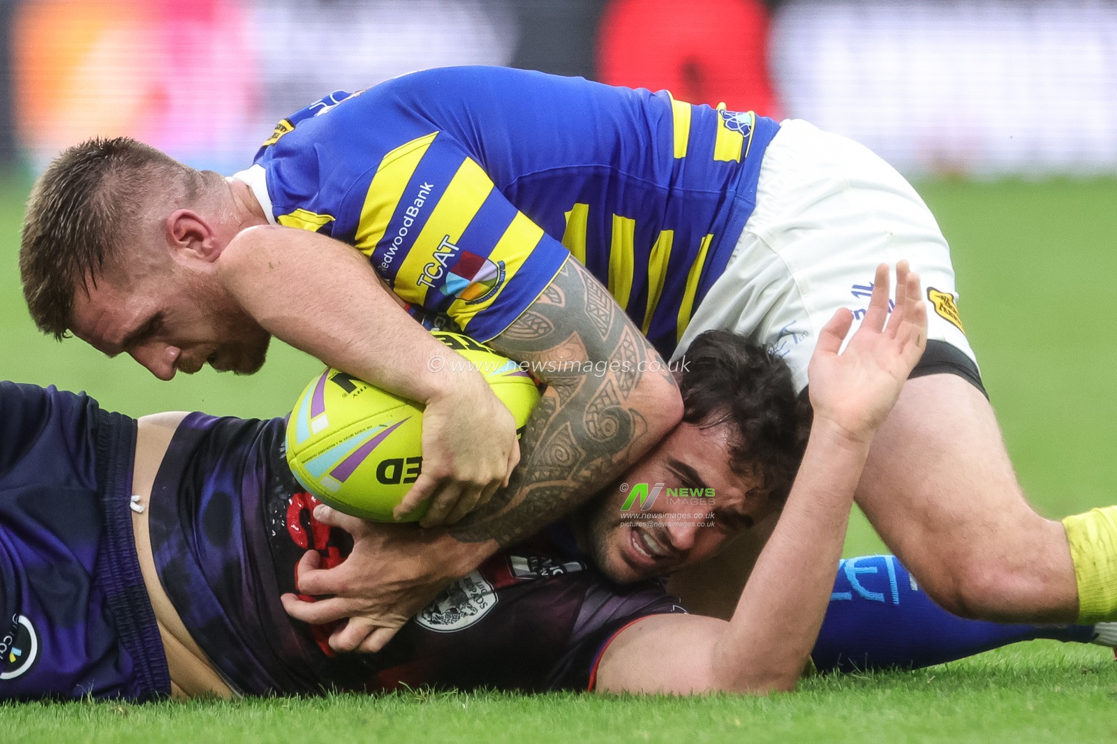 Louis Brogan of Leigh Leopards is tackled by Marc Sneyd of Warrington Wolves during the Betfred Super League Magic Weekend match Leigh Leopards vs Warrington Wolves at Hill Dickinson Stadium, Liverpool, United Kingdom on 04 July 2026

(Photo by Mark Cosgrove/News Images)