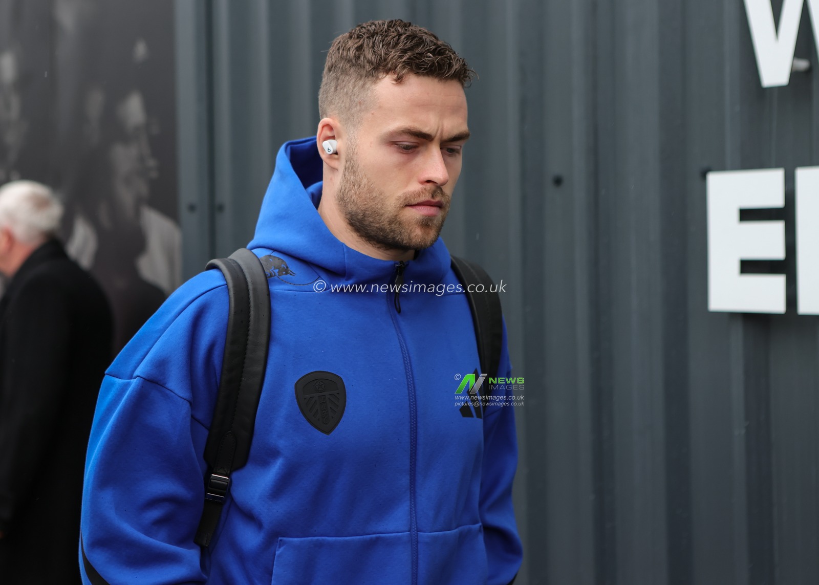 Gabriel Gudmundsson of Leeds United arrives a head of the Premier League match Leeds United vs Tottenham Hotspur at Elland Road, Leeds, United Kingdom, 4th October 2025

(Photo by Richard Bierton/News Images)