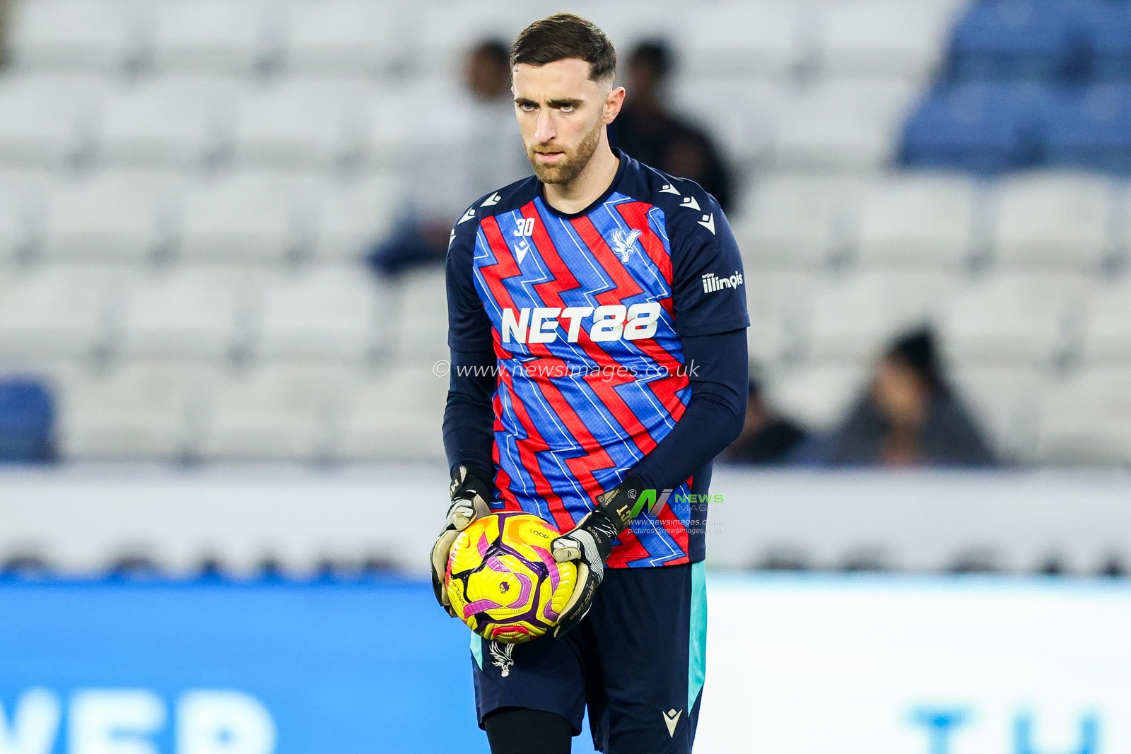Matt Turner of Crystal Palace warms up prior to the Premier League match Leicester City vs Crystal Palace at King Power Stadium, Leicester, United Kingdom, 15th January 2025

(Photo by Alfie Cosgrove/News Images)